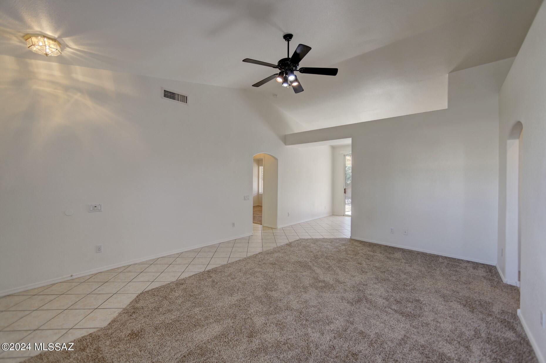Hacienda Del Oro (1-879) - Residential Lease