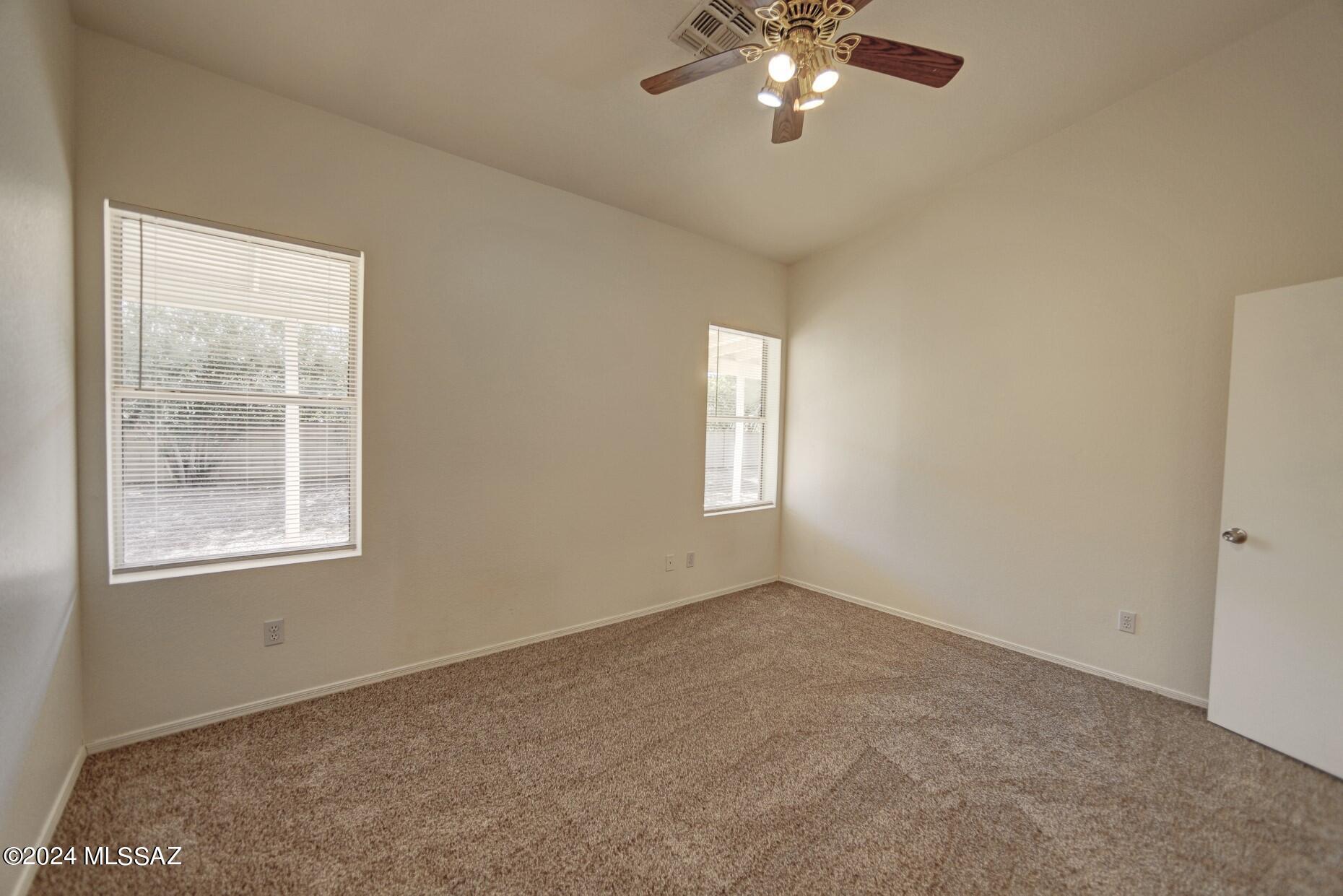 Hacienda Del Oro (1-879) - Residential Lease
