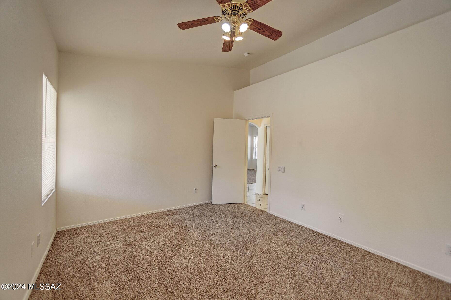 Hacienda Del Oro (1-879) - Residential Lease