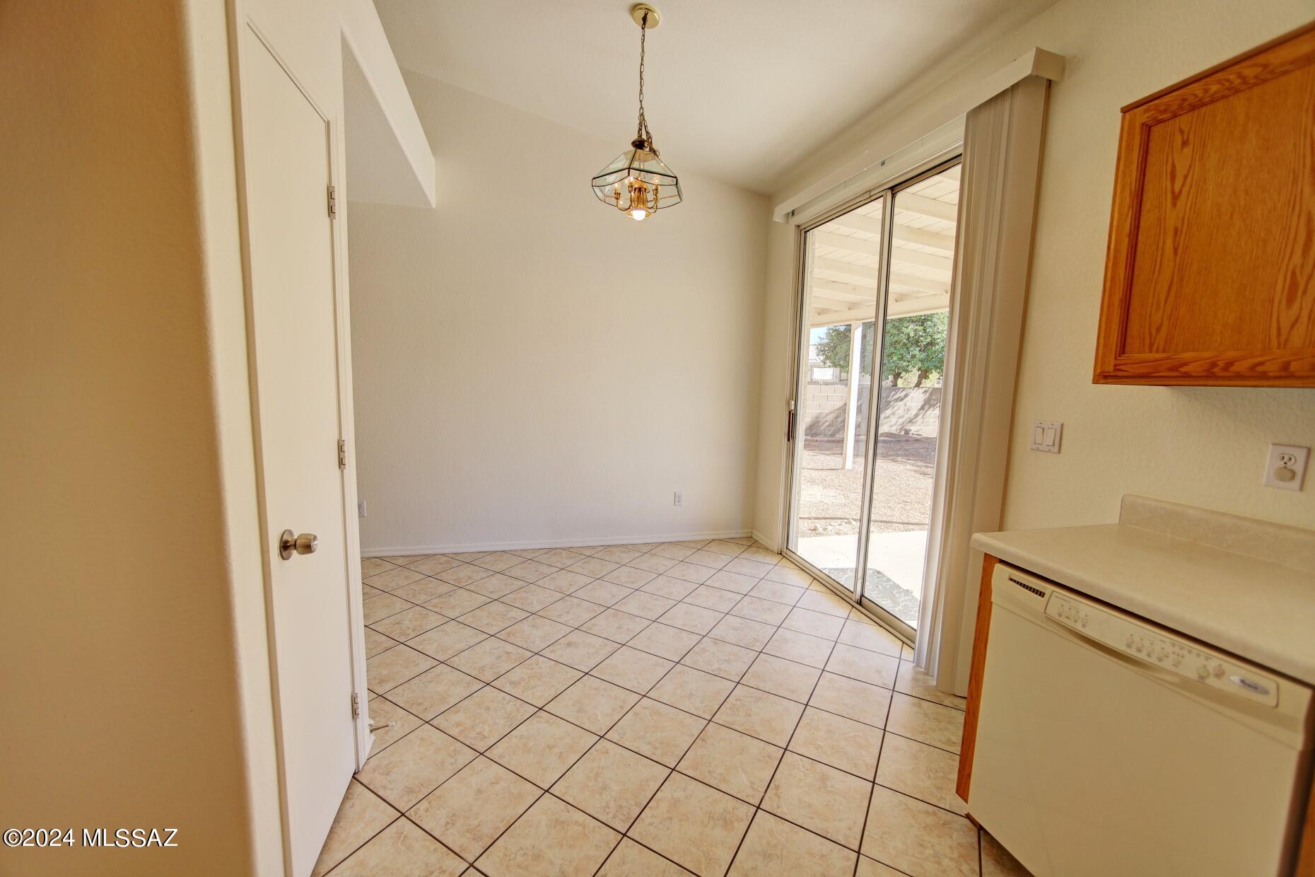 Hacienda Del Oro (1-879) - Residential Lease