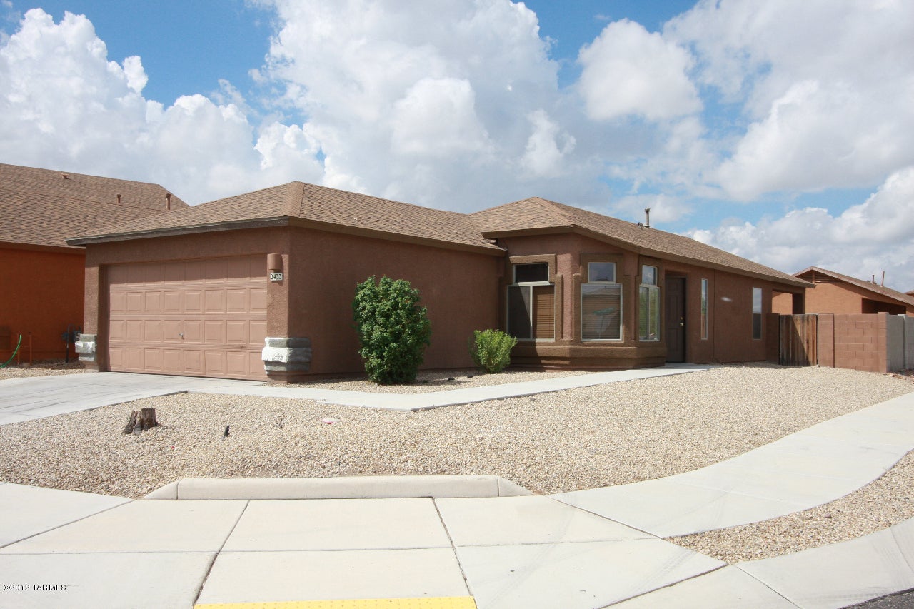 3 Bedroom Corner unit in conveniently located Tres Pueblos! This home is well located home close to shopping centers, bus lines easy access to I-10, Tucson Airport and D.M. Air Force Base.
