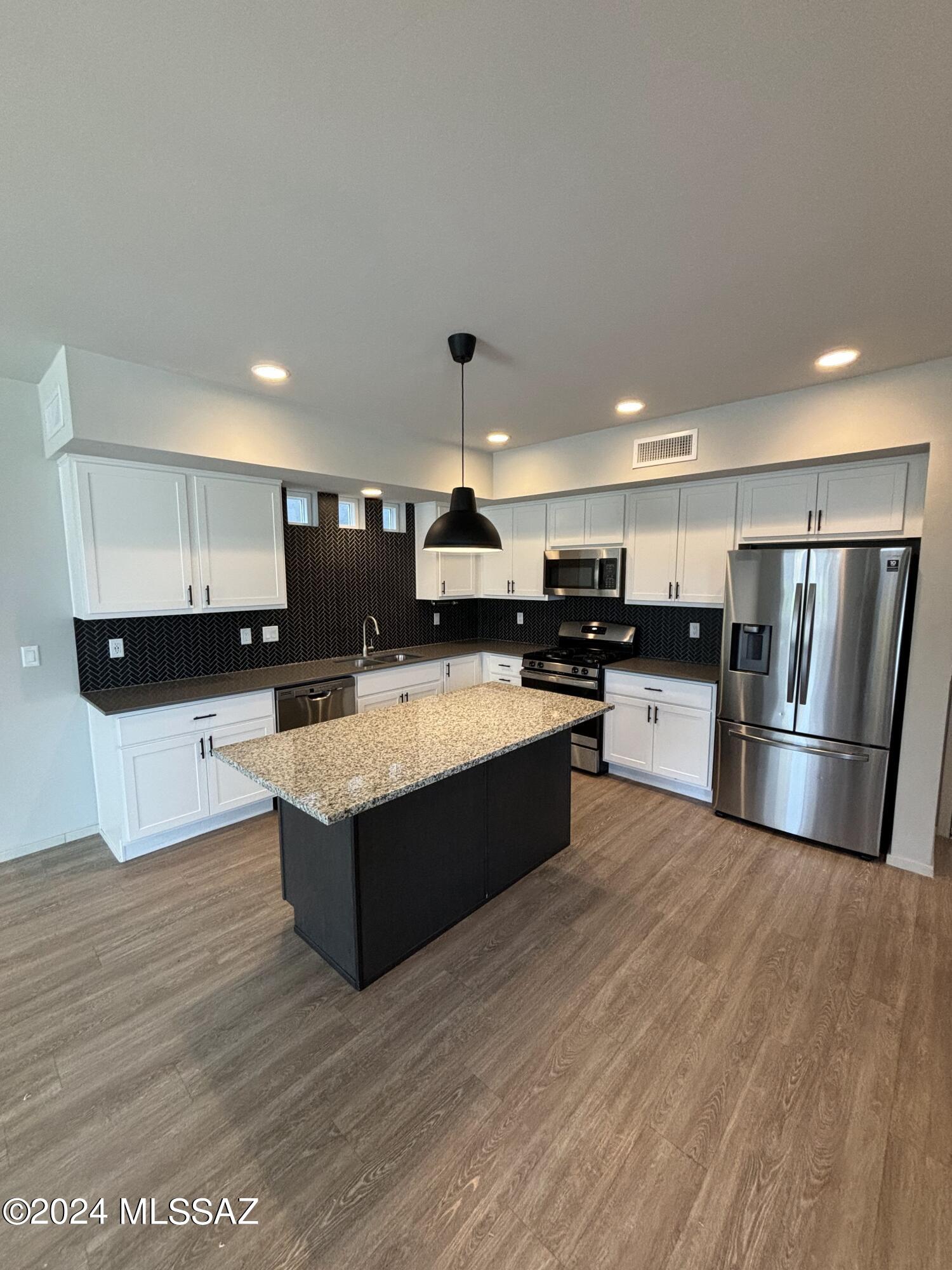 Camino Modern SQ20180120608 - Residential Lease