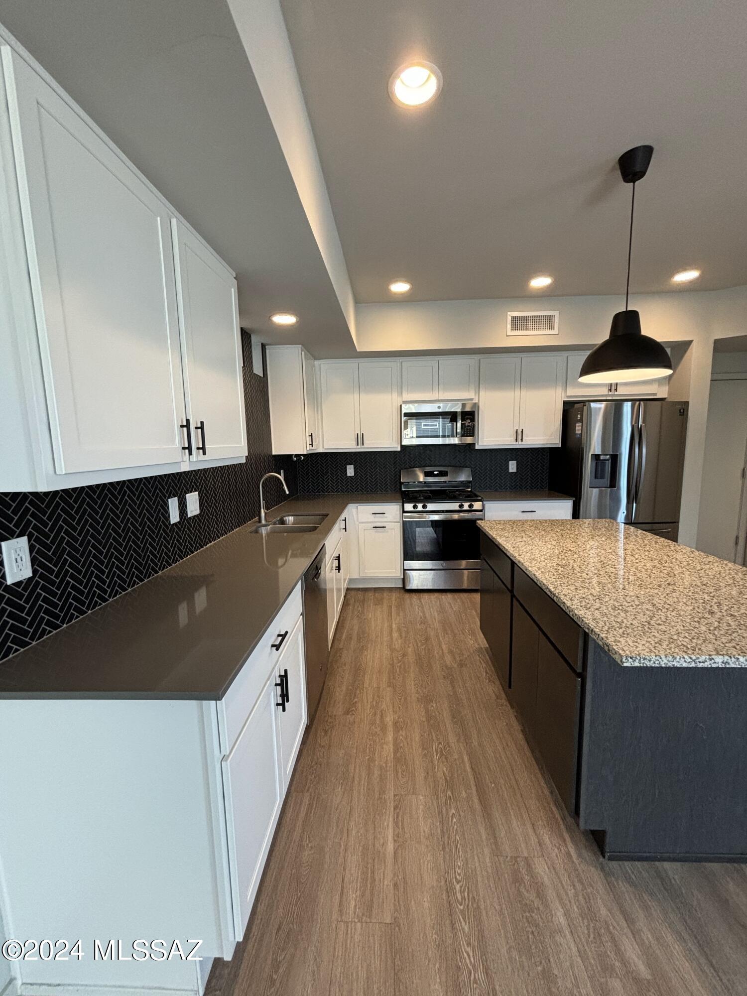 Camino Modern SQ20180120608 - Residential Lease