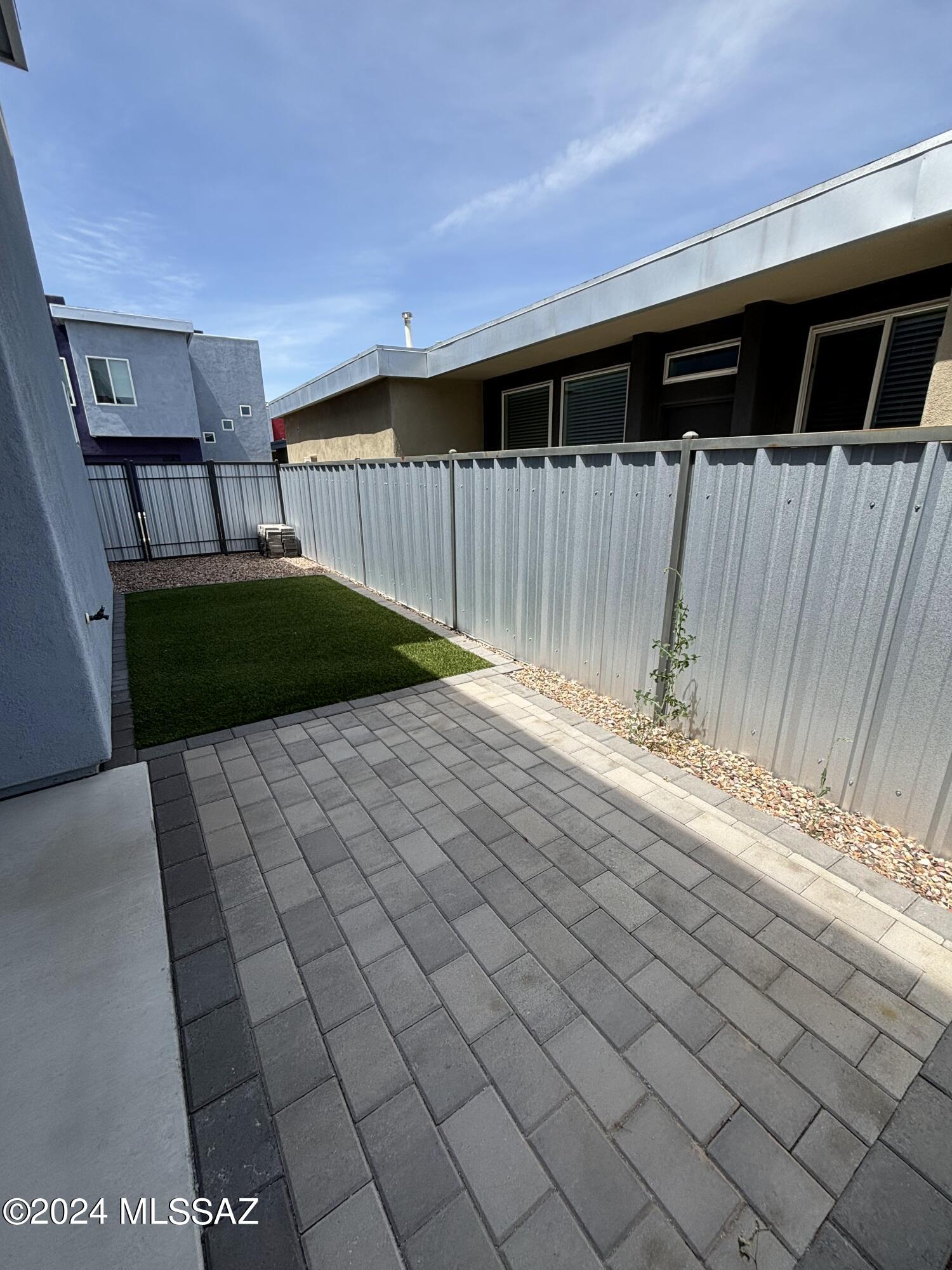 Camino Modern SQ20180120608 - Residential Lease