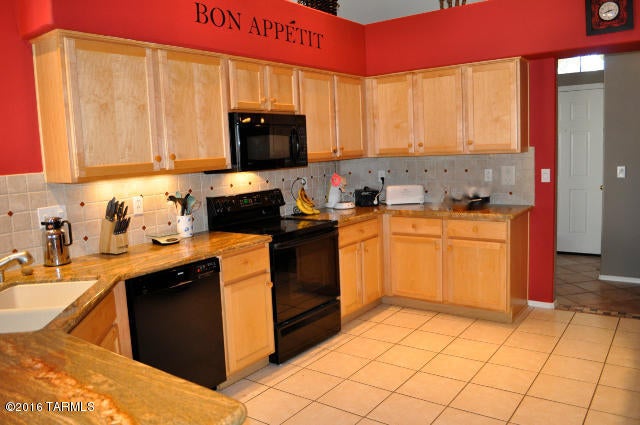 Las Lindas(1-76) - Residential Lease