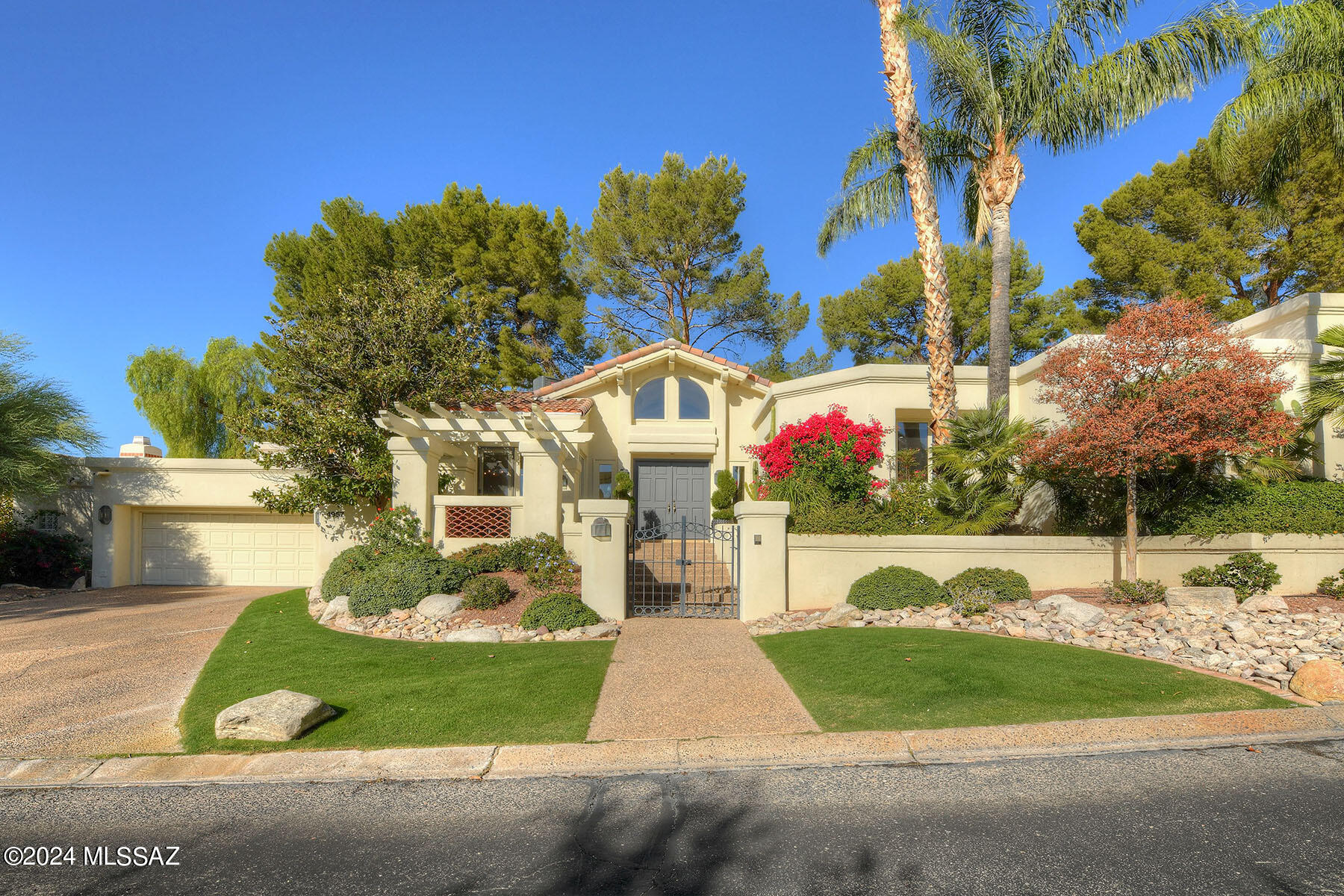 El Diamante Townhomes (1-15) - Residential