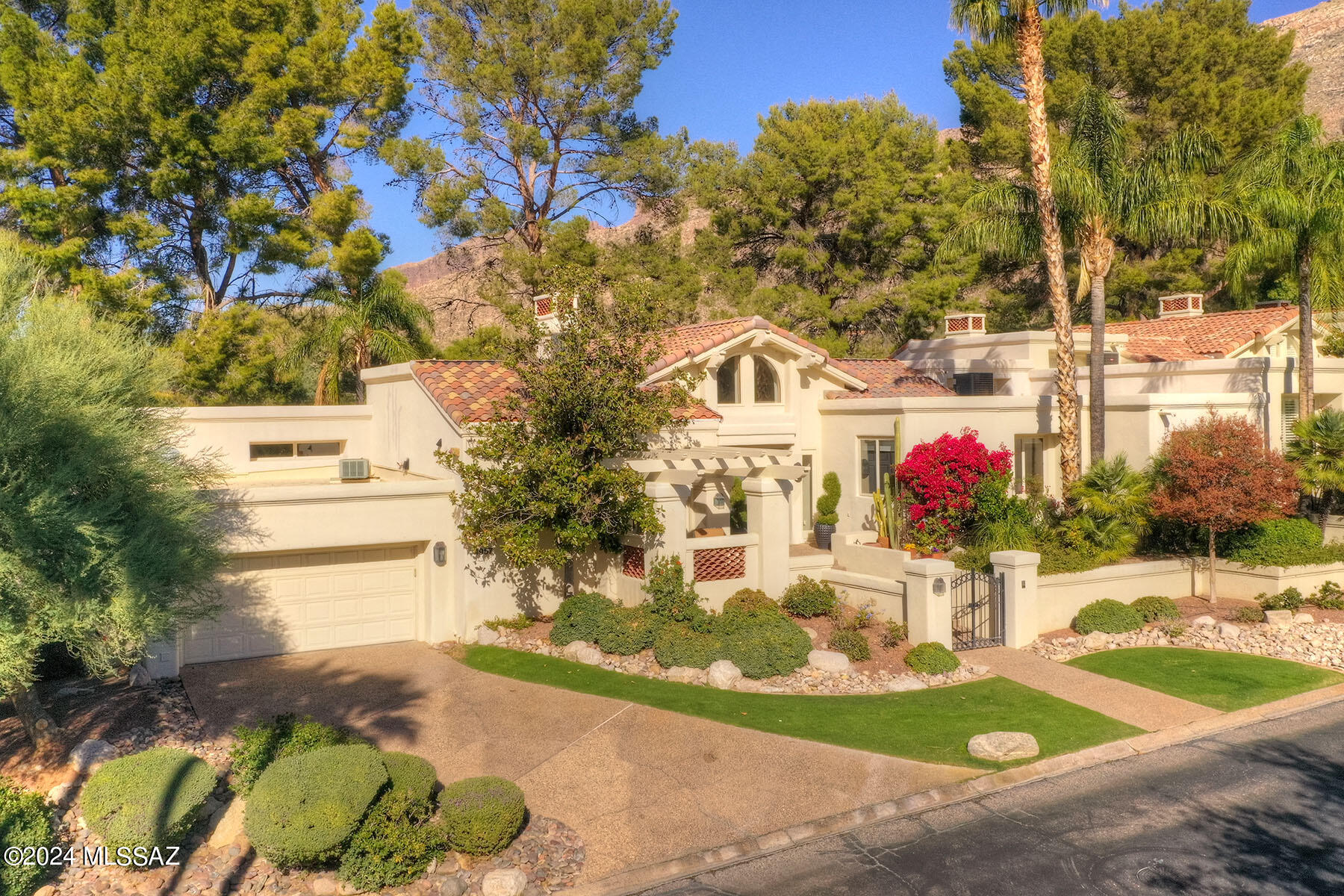 El Diamante Townhomes (1-15) - Residential