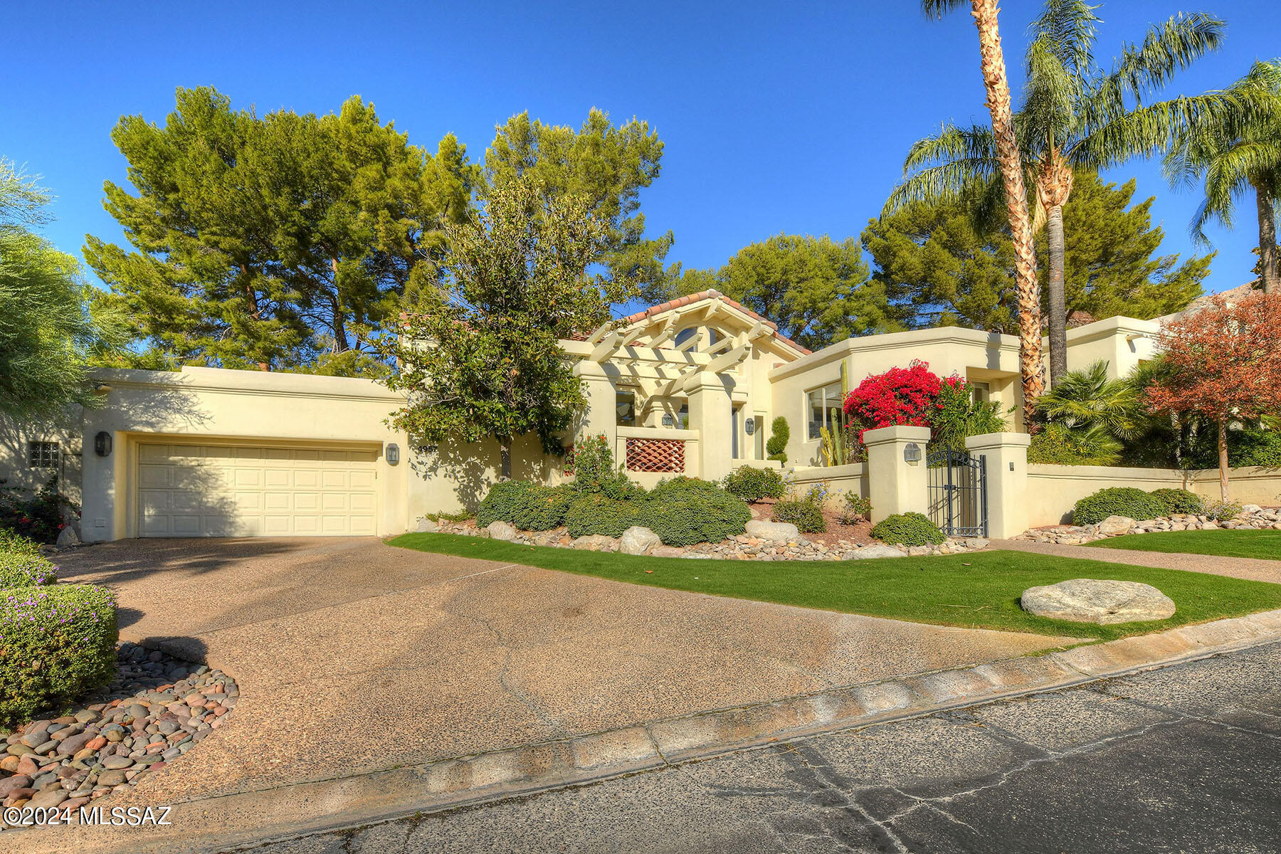 El Diamante Townhomes (1-15) - Residential