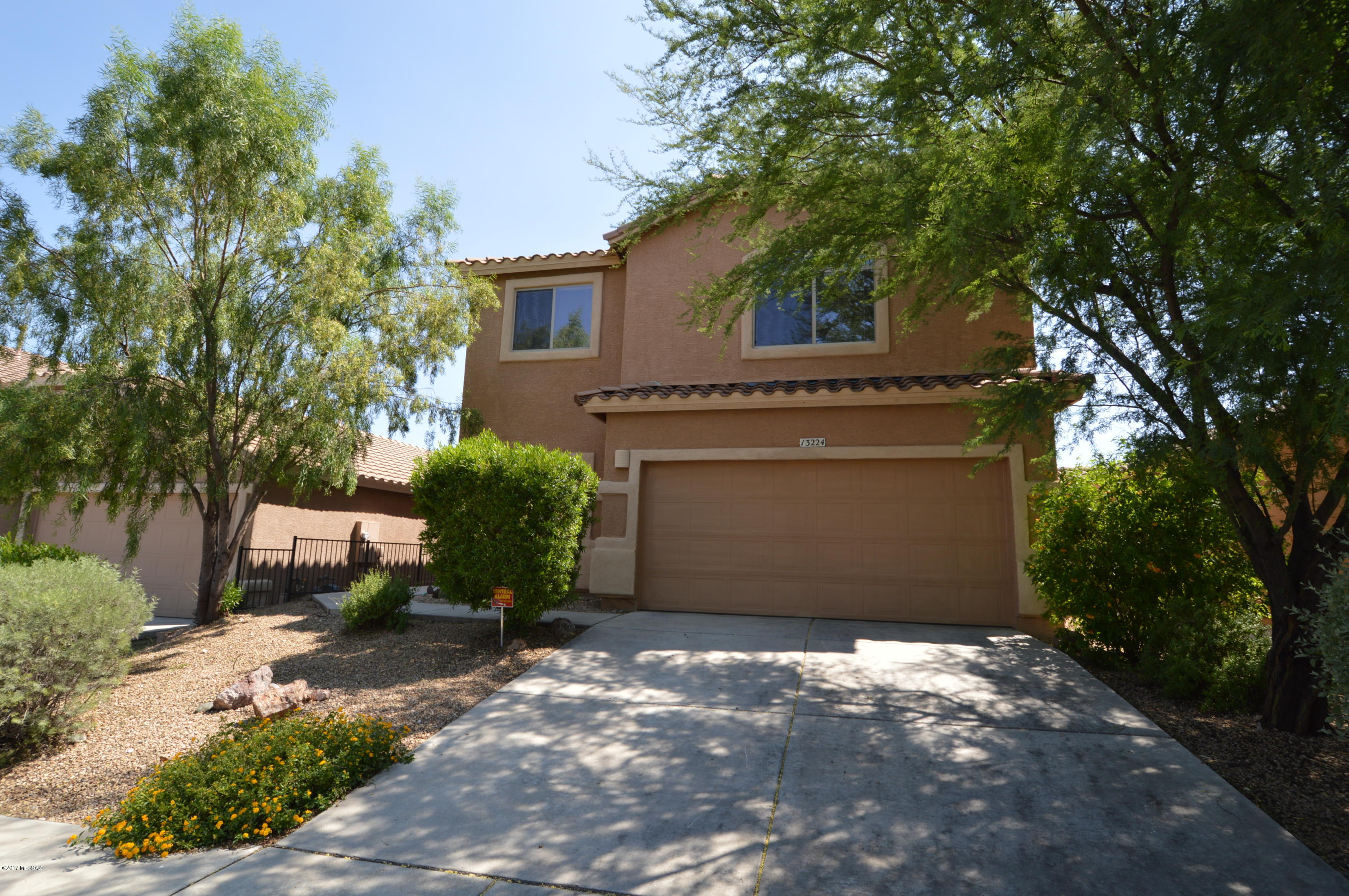 Fantastic opportunity  to live in a newer 3br, 2ba with den/study in Vail! This 2 story beauty is over 2100 sq ft of luxury including a beautifully landscaped back yard. Gourmet kitchen with lots of custom cabinetry. Luxurious master suite with walk-in closet! Too many upgrades to mention. Your family will love living here! One small pet upon approval. CALL TODAY!!