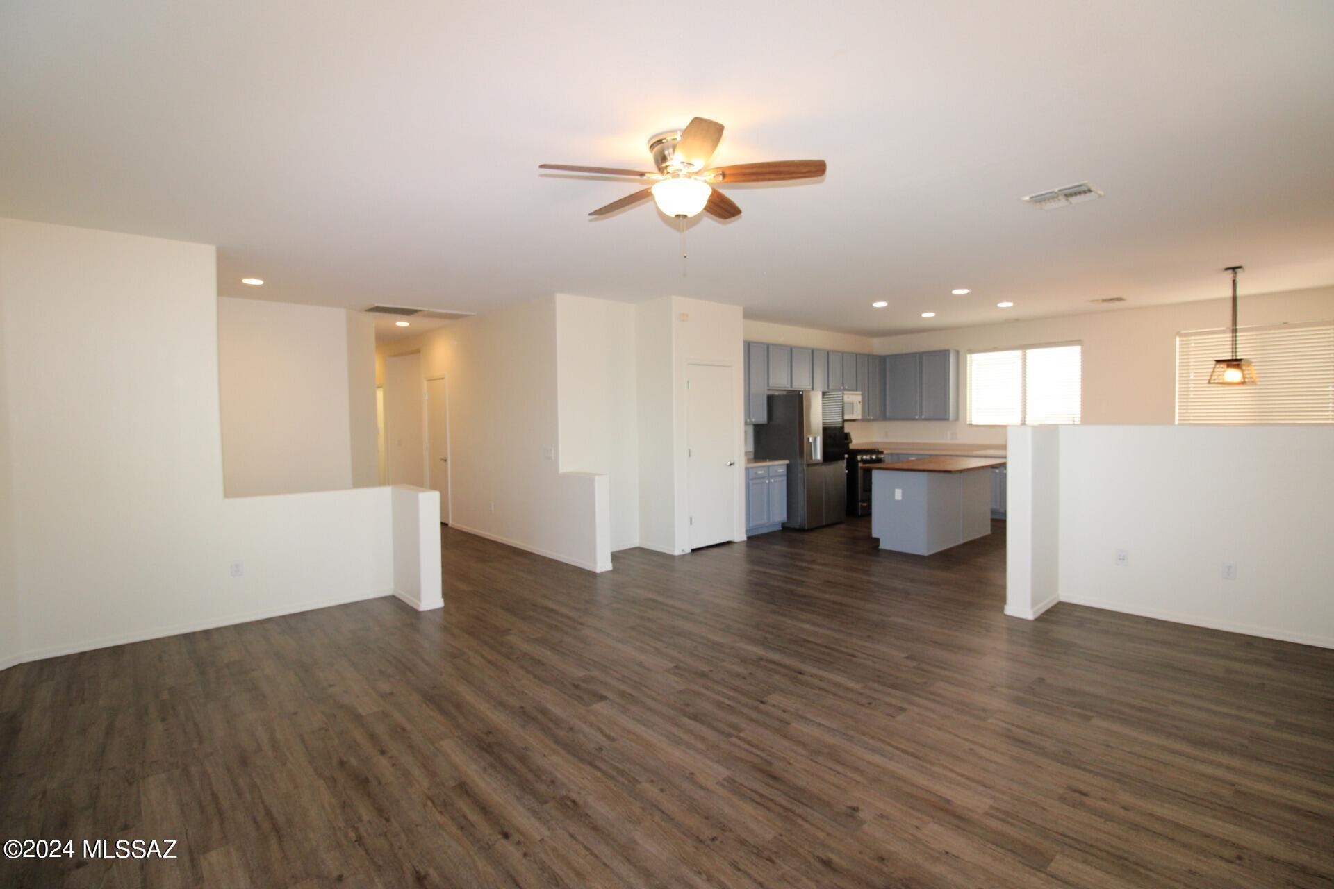 Presidio Del Cielo (1-425) - Residential Lease