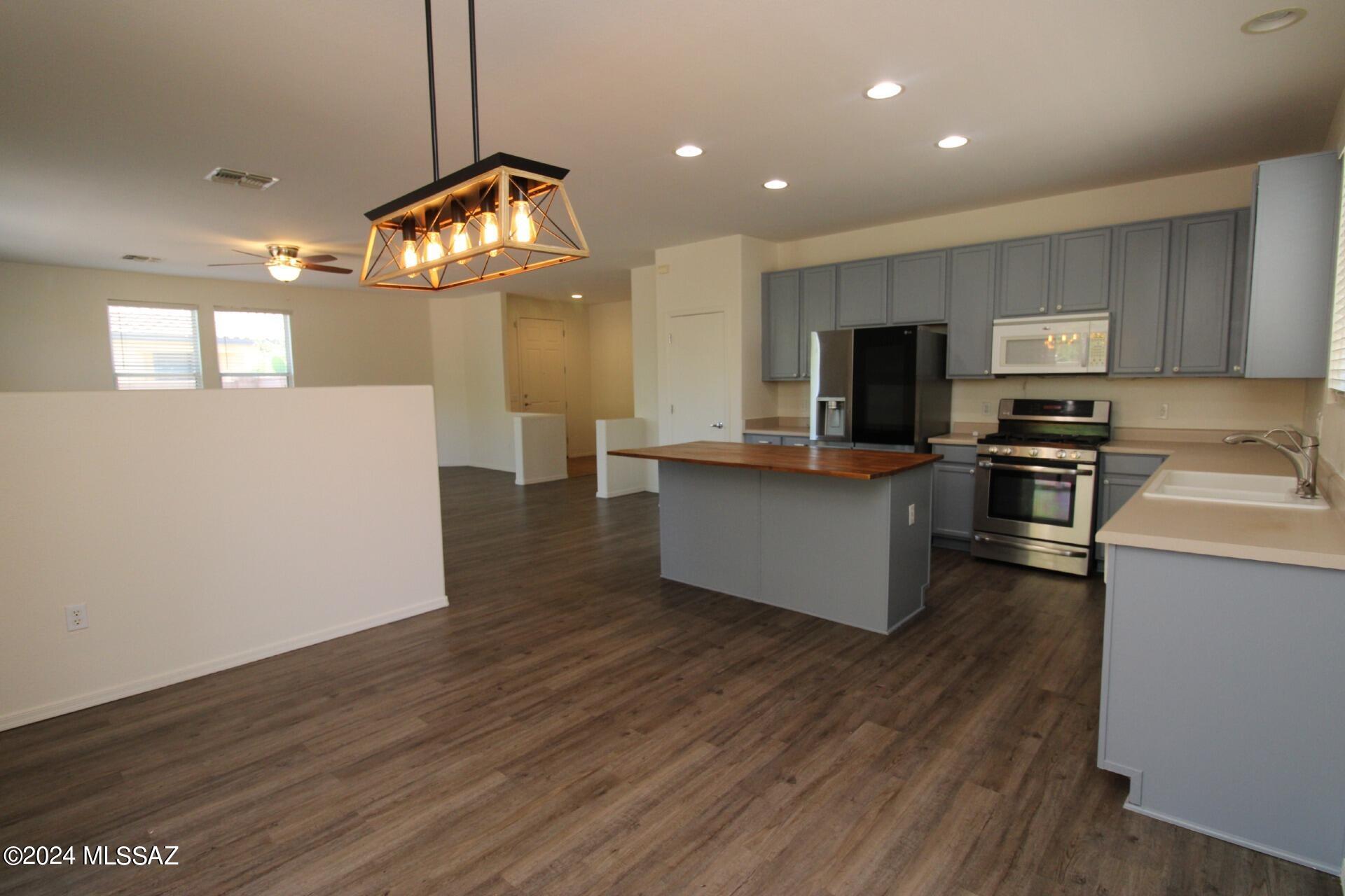 Presidio Del Cielo (1-425) - Residential Lease
