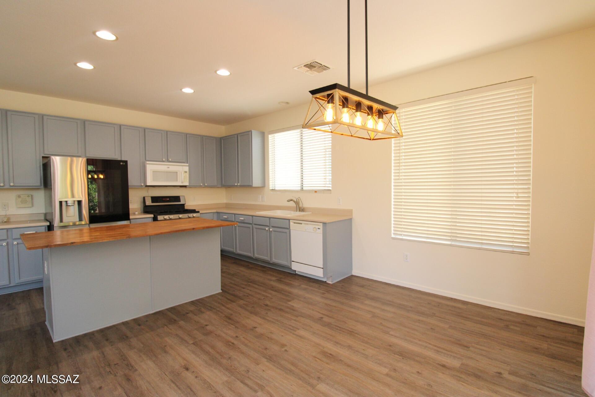 Presidio Del Cielo (1-425) - Residential Lease