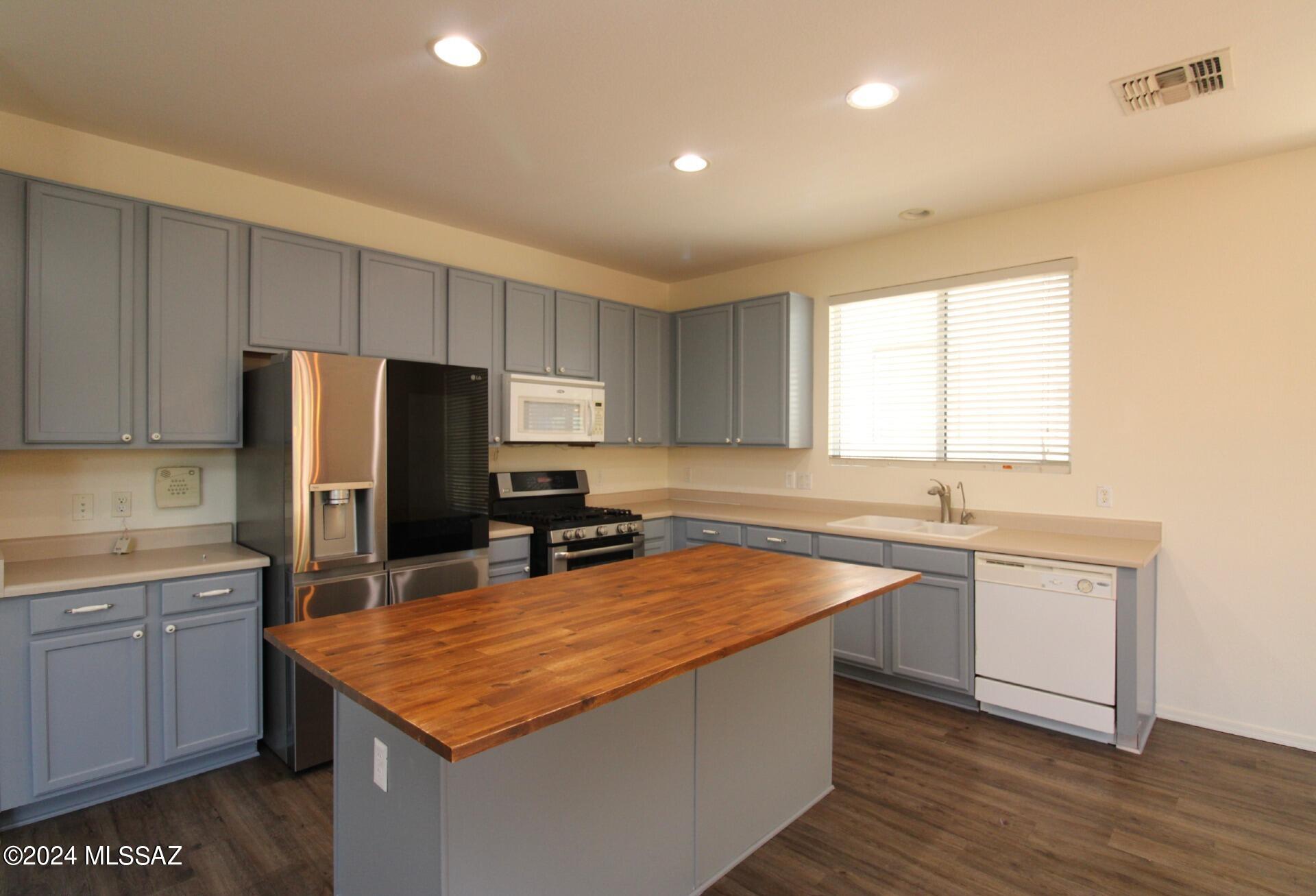 Presidio Del Cielo (1-425) - Residential Lease
