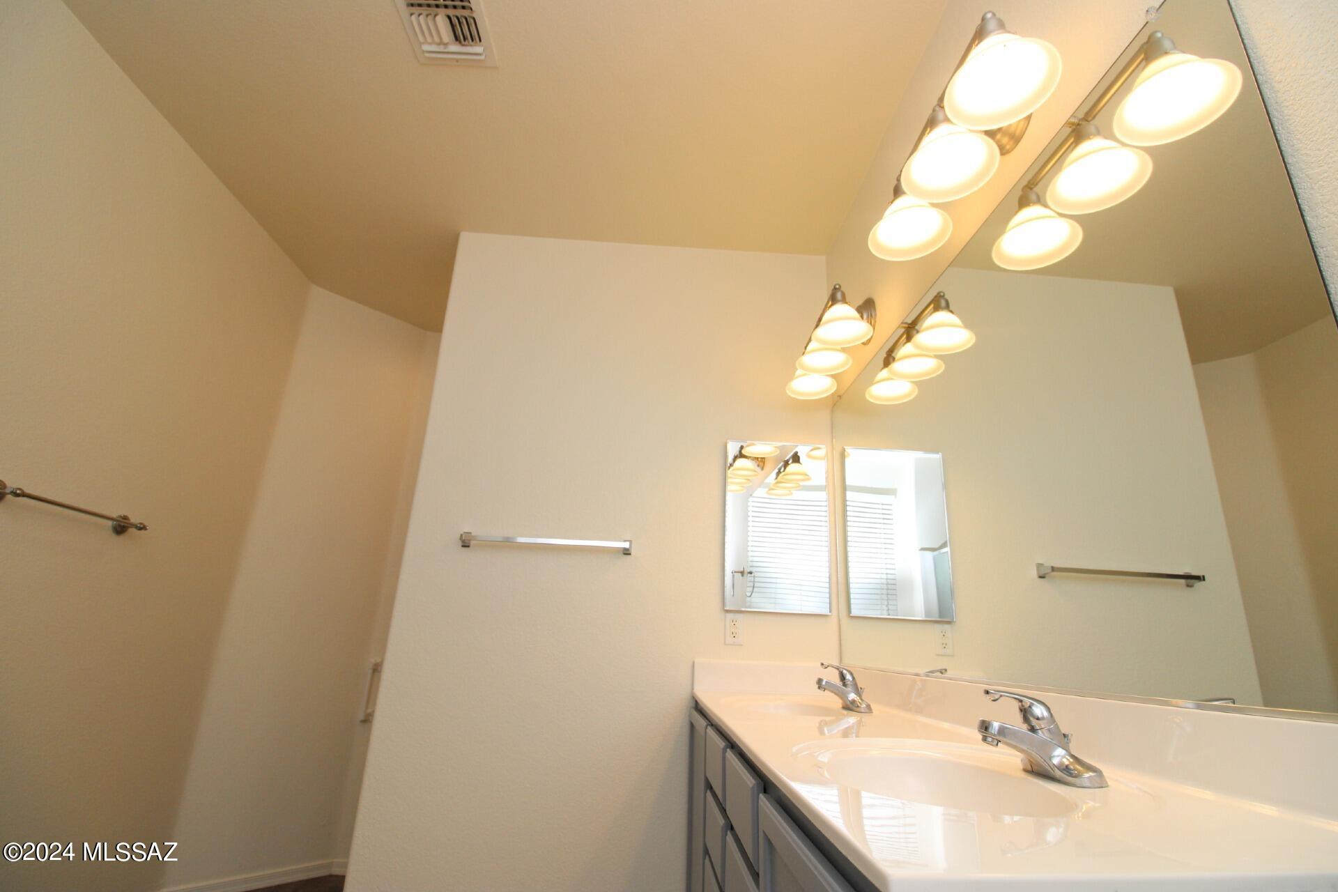 Presidio Del Cielo (1-425) - Residential Lease