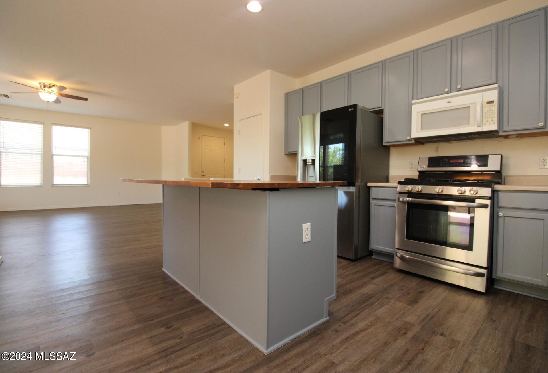 Presidio Del Cielo (1-425) - Residential Lease
