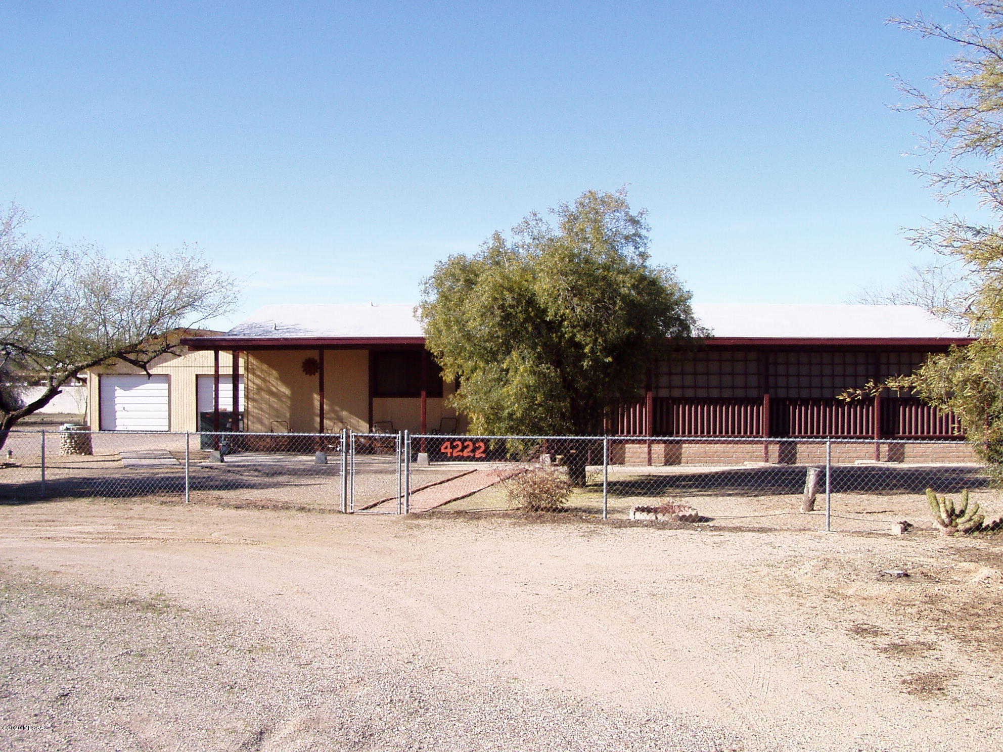 Very well maintained 2 bedroom 2 bath home on large fenced lot.  Open kitchen plan, vaulted ceilings, large bedrooms, laundry room and covered entrance porch.  @ car detached garage with additional 1 car carport attached to home.
HOME IS IN PROBATE AND CANNOT CLOSE UNTIL 6-1-2020