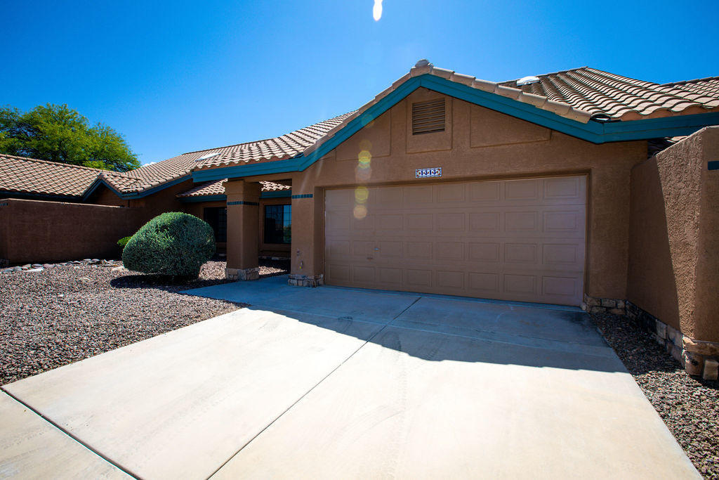 Beautifully remodeled modern contemporary home in prestigious gated community of La Reserve in Oro Valley.   Open concept kitchen with large kitchen island and vaulted ceilings.  Spacious minimalist design with stained concrete flooring, custom cabinetry, quartz countertops, newly tiled showers, new black fixtures and stainless steel appliances.  Heated community pool with mountain views just short steps away.  Must see! Owner/Agent
