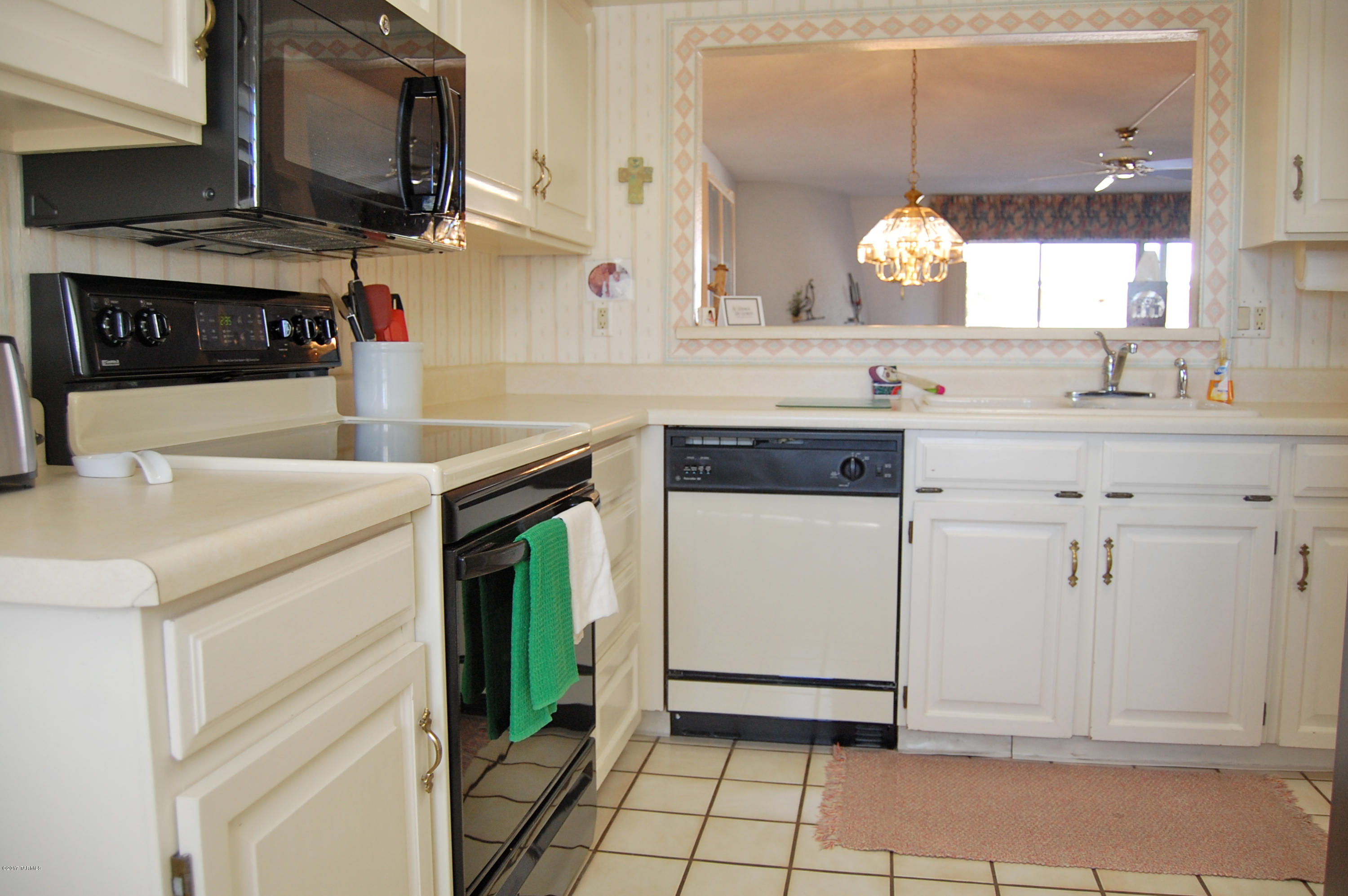 RANGE PRICING- Seller accepts/counters
offers $165,000-175,000. A SHINY PENNY! Celebrated ''B Model'', Casa Real showplace! Popular 2 Bedroom/Den with 1465 square feet. You'll enjoy an open, bright,cheerful floorplan with ceramic tile, quality shutters and a BEEHIVE FIREPLACE. Don't miss the Murphy bed in the second bedroom! PRIVATE end unit/CORNER LOT with panoramic views and private walled yard. QUALITY HERDER CONSTRUCTION. Low $80 HOA fee covers 2 pools, 2 tennis courts and exterior painting.
CITY MAINTAINED STREETS. All appliances stay- home may be purchased fully furnished. MUCH MORE!