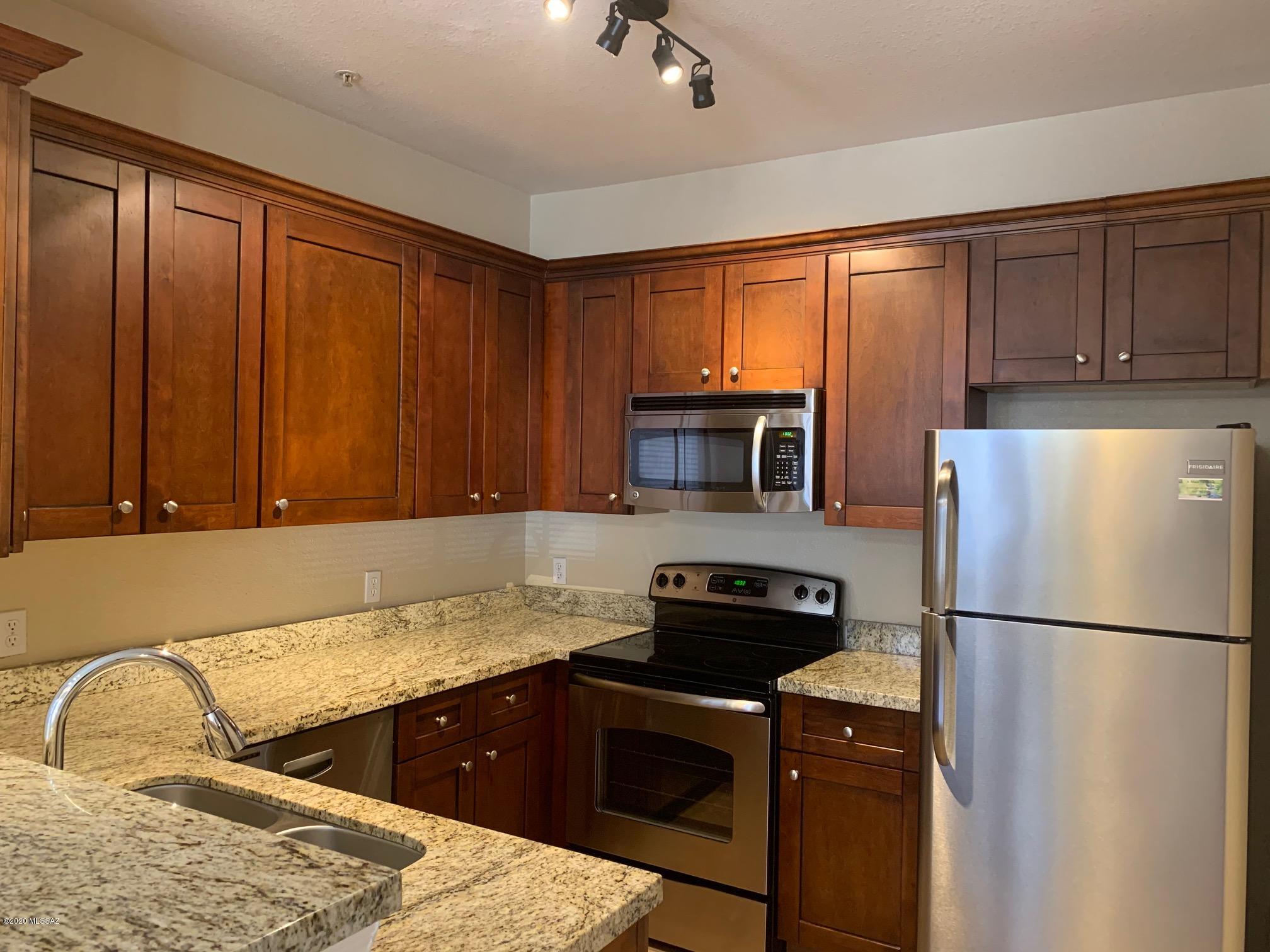 Lovely upgraded one bedroom/one bathroom located in the popular Boulders at La Reserve Condominiums.  Beautifully updated kitchen with granite slab, double sink and stainless steel appliances.  Open living space with high ceilings and natural lighting.  Large walk-in closet in the bedroom and a cozy covered patio.  Amenities include a heated pool, spa and fitness center. Restaurants, shopping and Catalina State Park are all nearby! Tenant pays water and electricity.