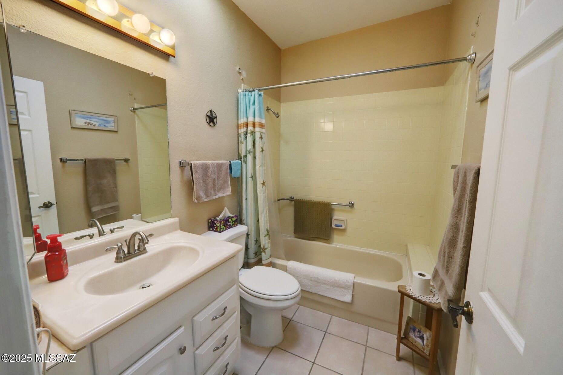 Canoa Hills Townhomes (65-143) - Residential