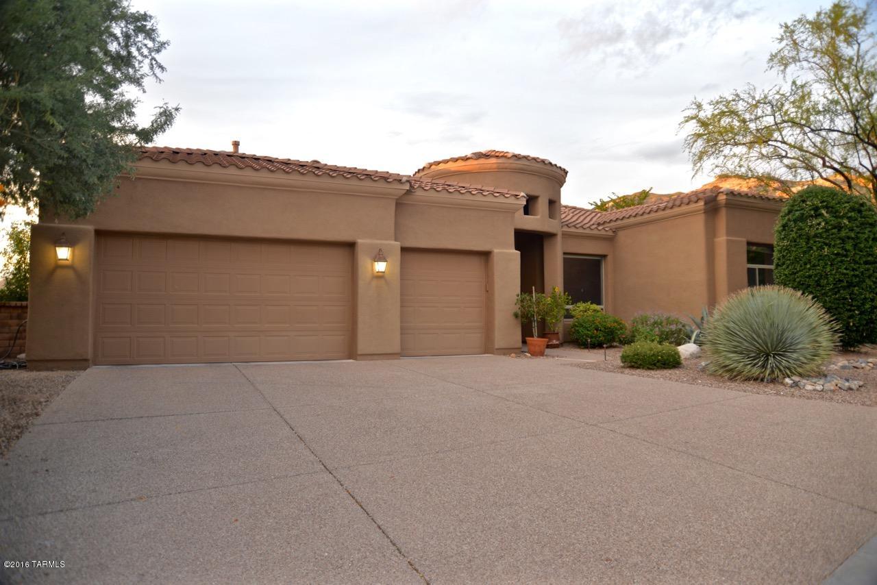 OPEN HOUSE THIS WEEKEND SATURDAY 1/14/17 & SUNDAY 1/15/17 from 12:00pm - 3:00pm.
Stunning home on premium lot in the desirable gated community of Pinnacle Ridge. Enjoy the wonderful mountain views from the professionally landscaped backyard. Backyard has a fabulous spa, fireplace and outdoor BBQ area. The office/Den, currently used as a library/office and is easily converted into the 4th bedroom. Beautiful home with a split bedroom floor-plan and premium upgrades throughout. This home is move-in ready and has been impeccably cared for by original owners. This home is perfect for the most discerning buyer. Foothills living at its best!