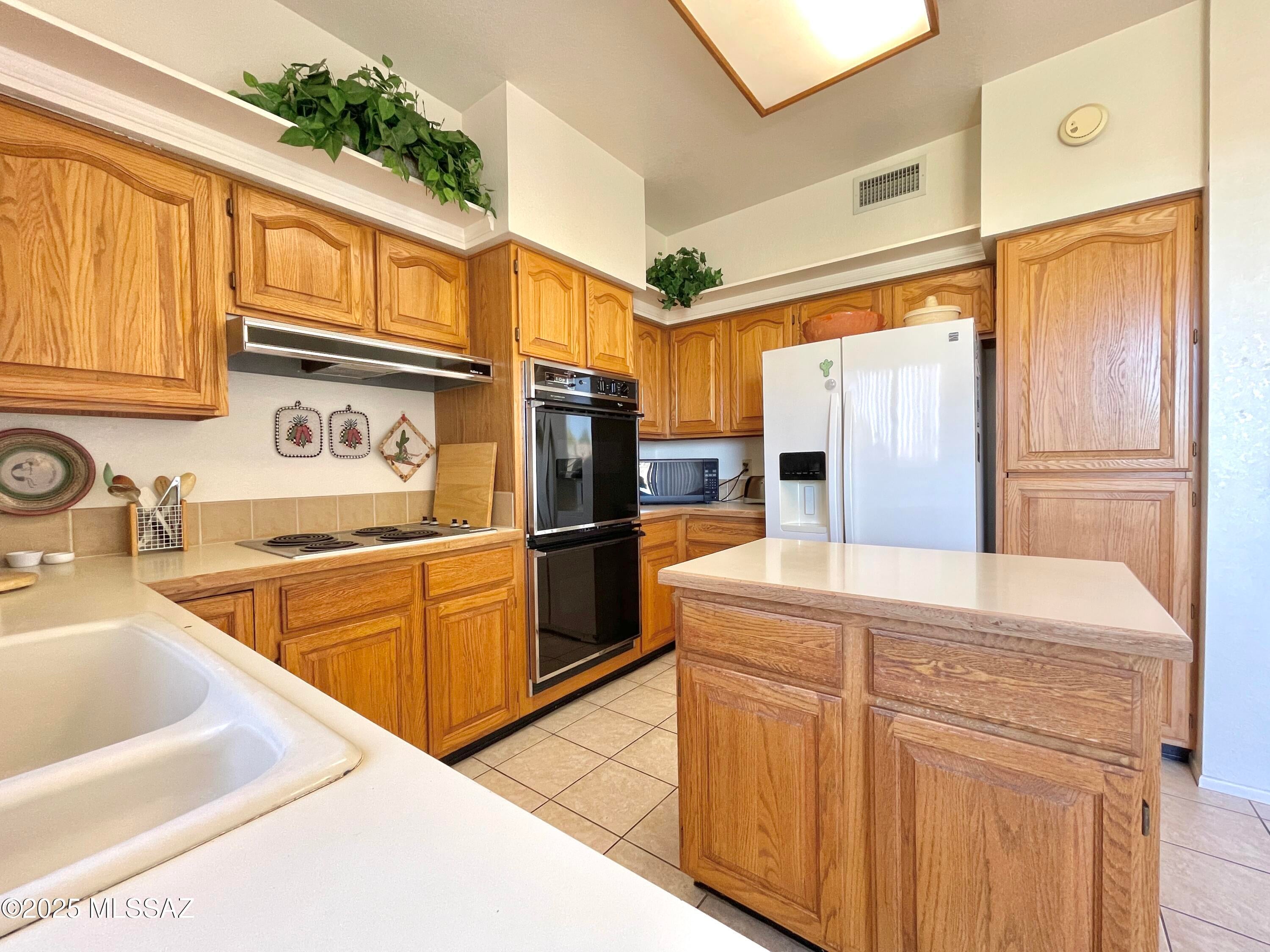 El Conquistador Resort Patio Homes (155-193) - Residential Lease