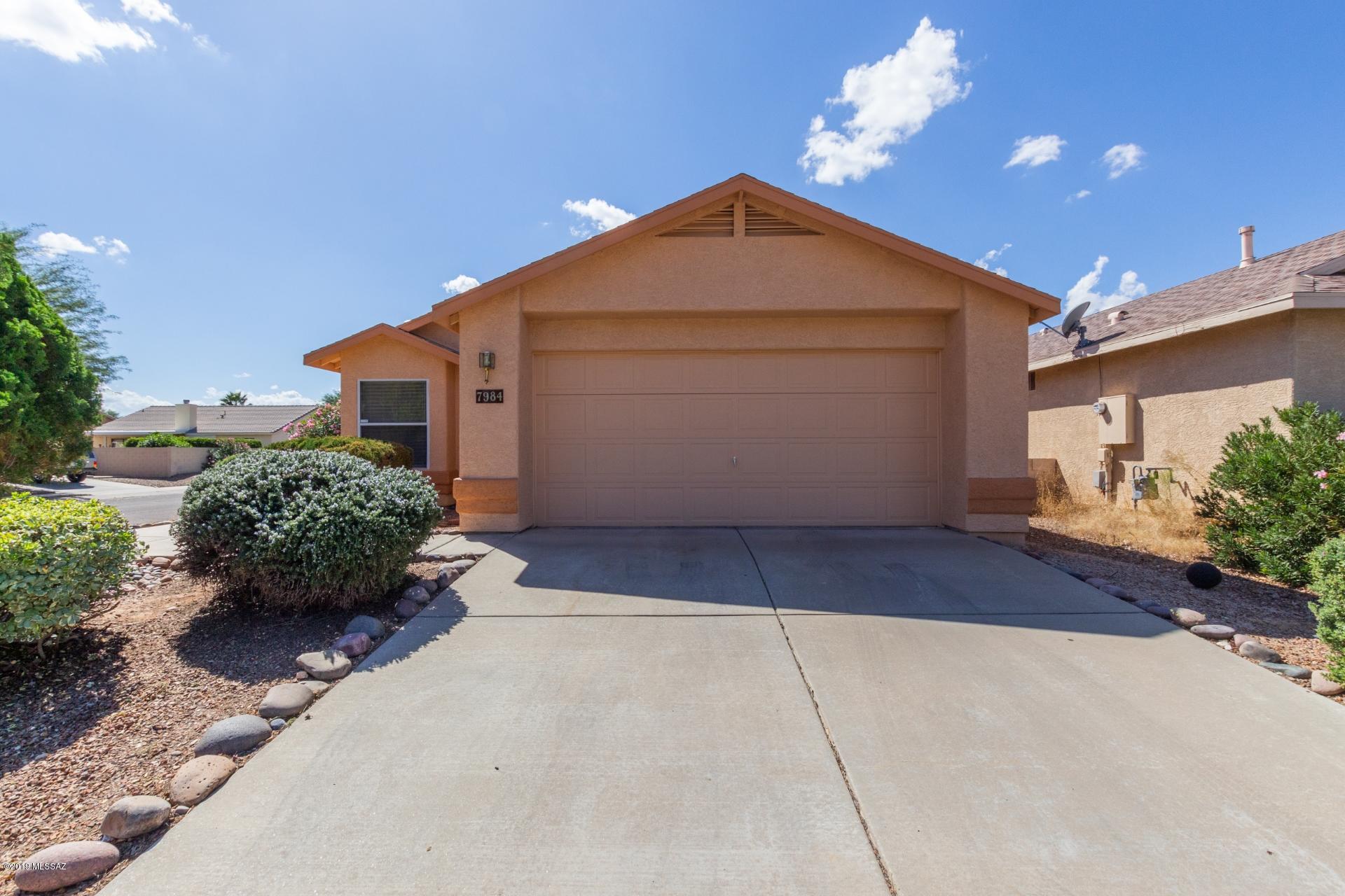 Beautiful corner lot single-story  2 bedrooms, 2 baths with Den, open living space and wonderful curb appeal. Home features plush carpets, wood-look flooring, large family room with dining area, vaulted ceilings, spacious bedroom, master with private ensuite, and bay window in second bedroom. Galley style kitchen with black appliances, pantry closet, staggered cabinets for storage.  Well manicured backyard hosts decorative gravel, shrubs, trees, and covered patio. Come make this looker yours today!
