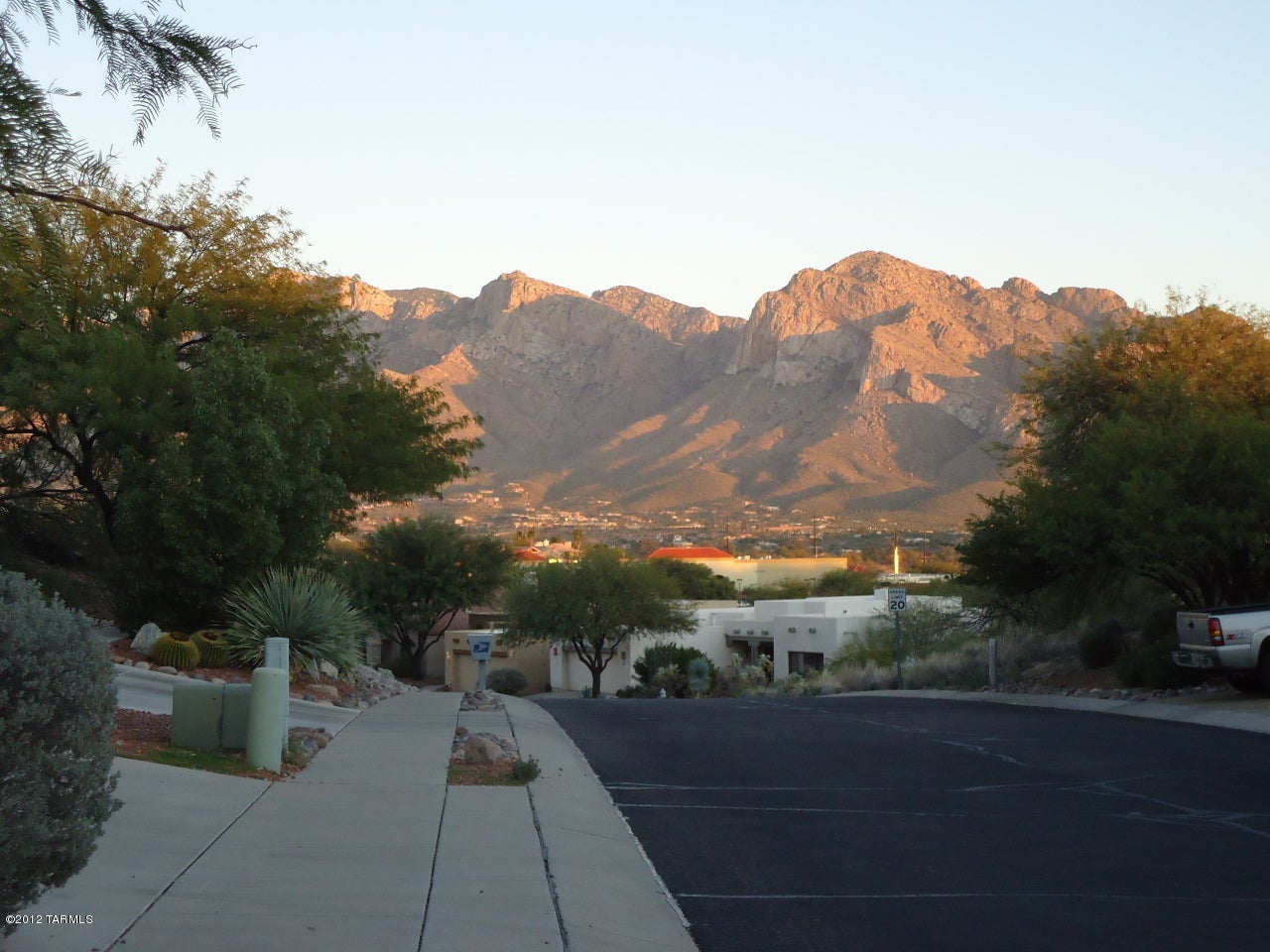 Stunning home with tall ceilings, great room opens from kitchen, with cozy fireplace. This beautiful home features a split bedroom plan with 3 car garage and large corner lot with mountains views!