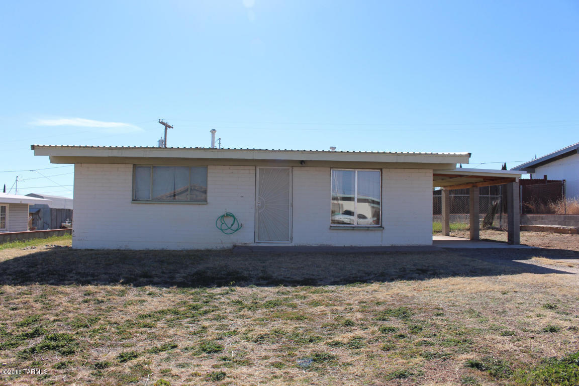 Affordable two bedroom home with updated electric meter, metal roof, and 1 year old furnace. Just need to add your personal touch. Yard
is partially fenced. 613 W Webb (MLS # 21519877) is also available and can purchase both as package deal or separately.. Being sold AS-IS