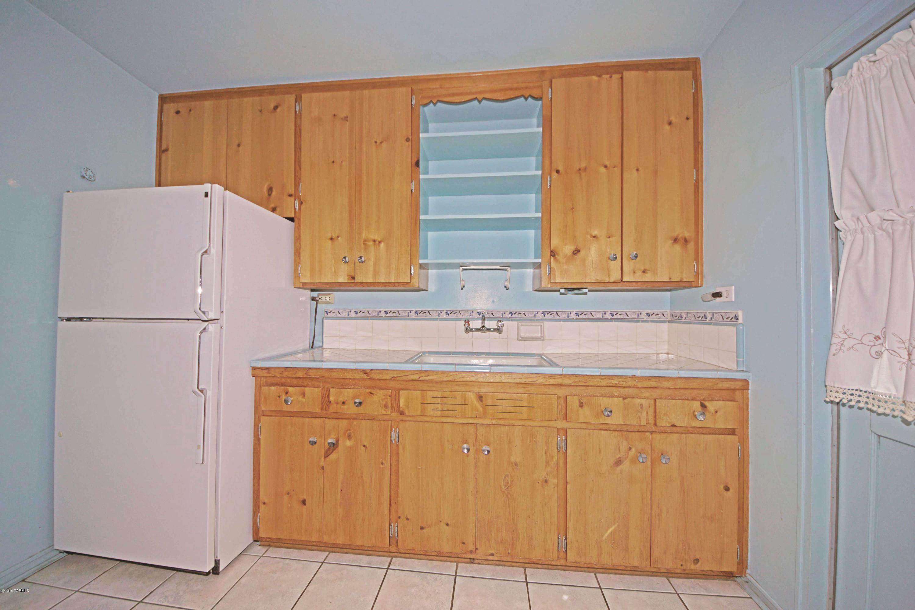 Country Club Manor - Residential