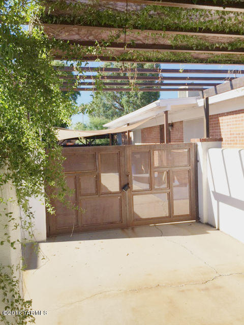 Spacious 3 bedroom, 2 bathroom house with tile and wood vinyl flooring. Updated bathrooms. Large wrap around yard. Close to shopping, restaurants and transportation. Great location!