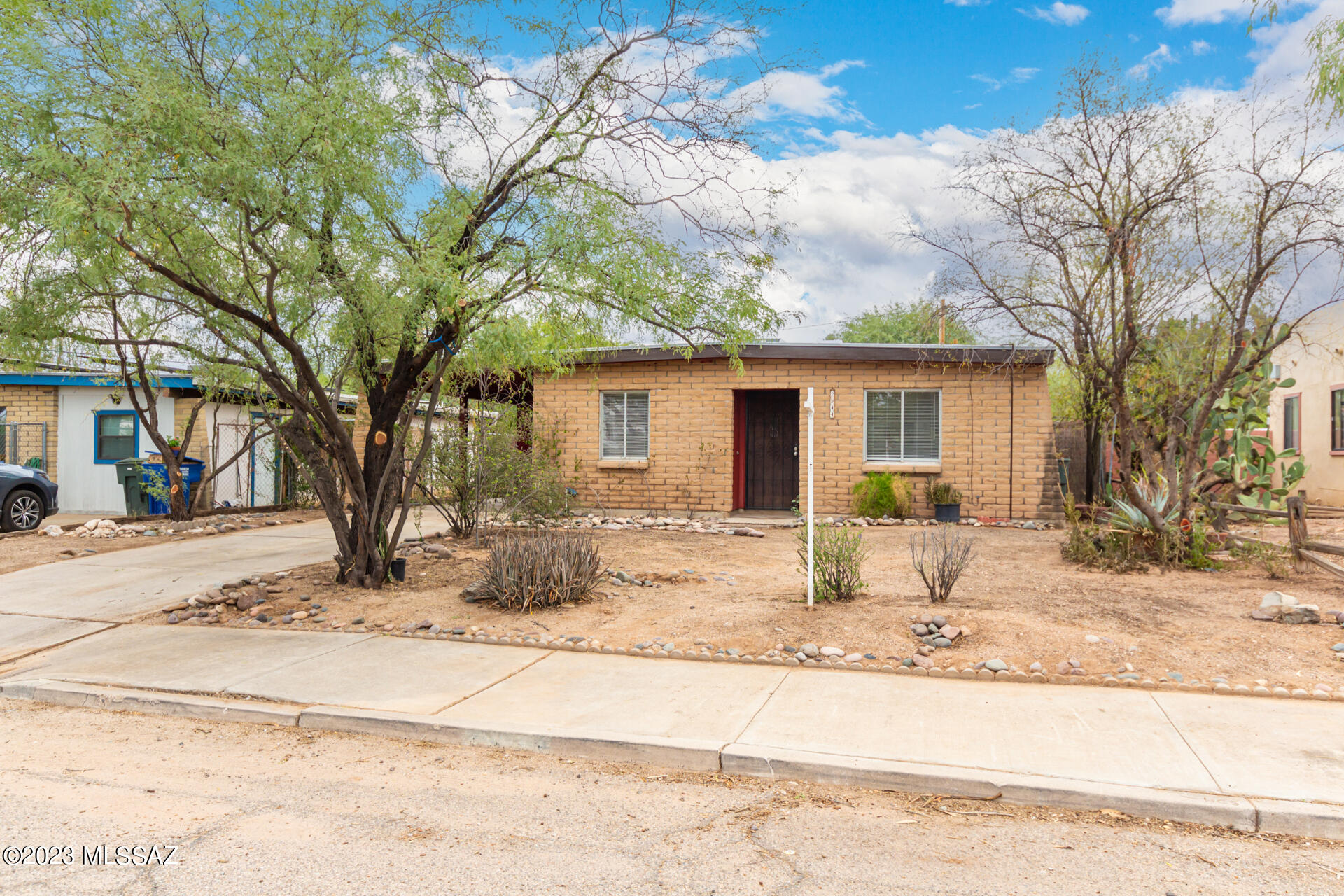 A treasure - just west of  Campbell Corridor
Lots of light & good vibes.
 New Kitchen cabinets, counter top, sink & faucet. Gracious & spacious, eat in kitchen Charming living room Generous sized bedrooms. Primary suite has private access to a delightful back garden.  Beyond the carport laundry room with serious storage. washer & dryer included! .10 mile to Govinda's Natural Foods Buffet
A home to love.