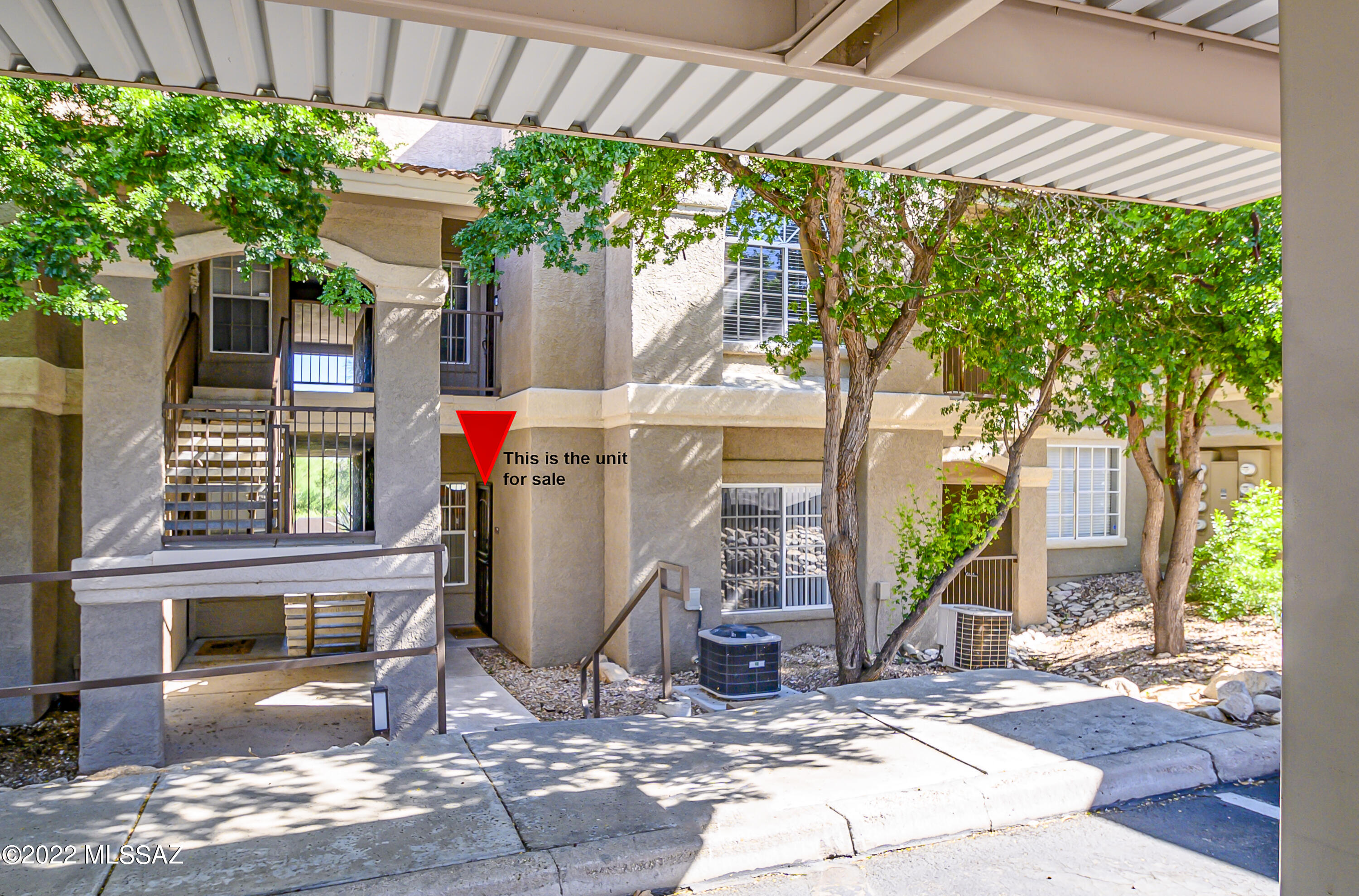Remodeled ground floor condo in the luxurious rest style community of Boulder Canyon Condos. New A/C since June of 2022 this year. Water heater is 1.5 years old, garbage disposal 2 years old, new toilet just installed. A/C came with new thermostate and air handlers.
Seller will give you a one year American Home Shield. Kitchen is all updated with stainless steel appliances. Master has walk in closets. NW location near shoping, restaurants and Catalina State park. Condos amenities included a salt heated pool and spa, business center, and BBQ areas.
