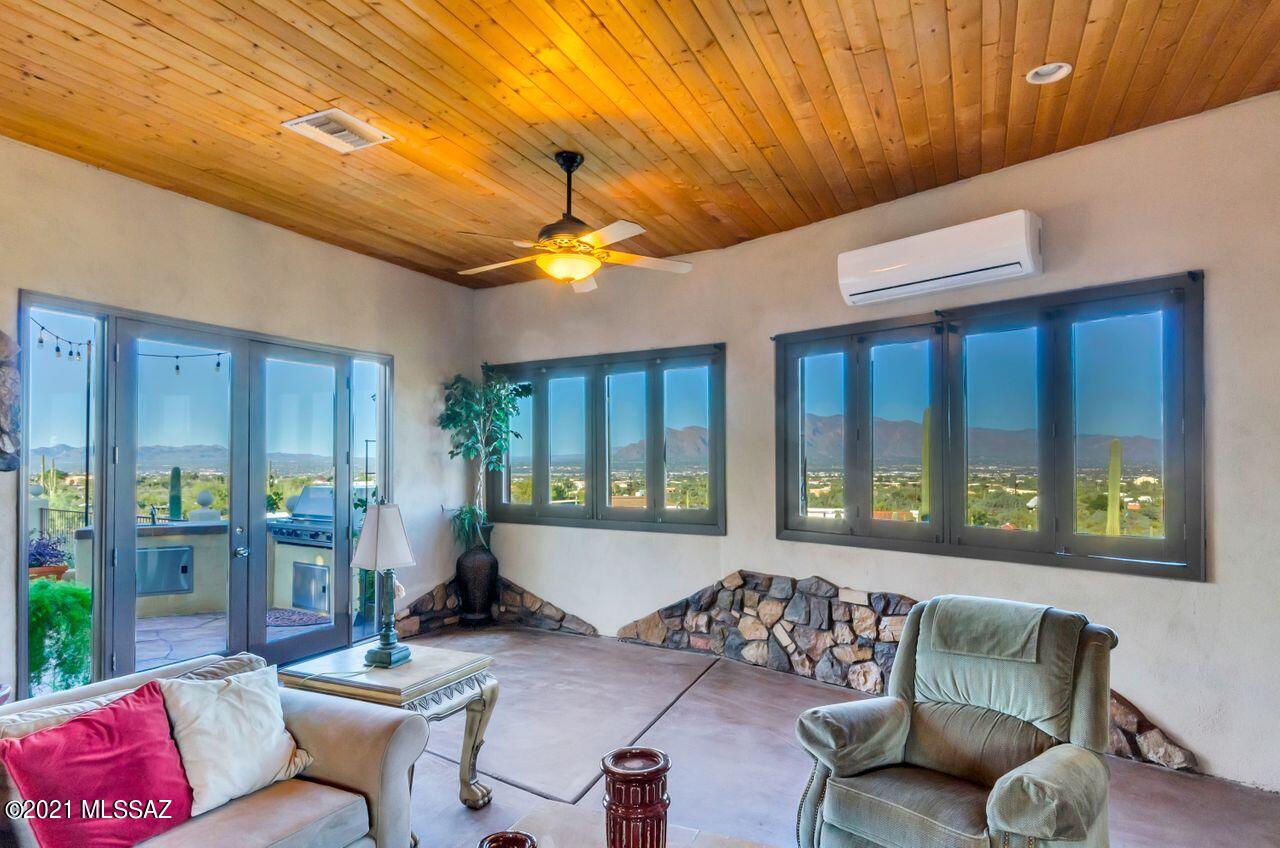 Vista De La Sierra De Dios - Residential