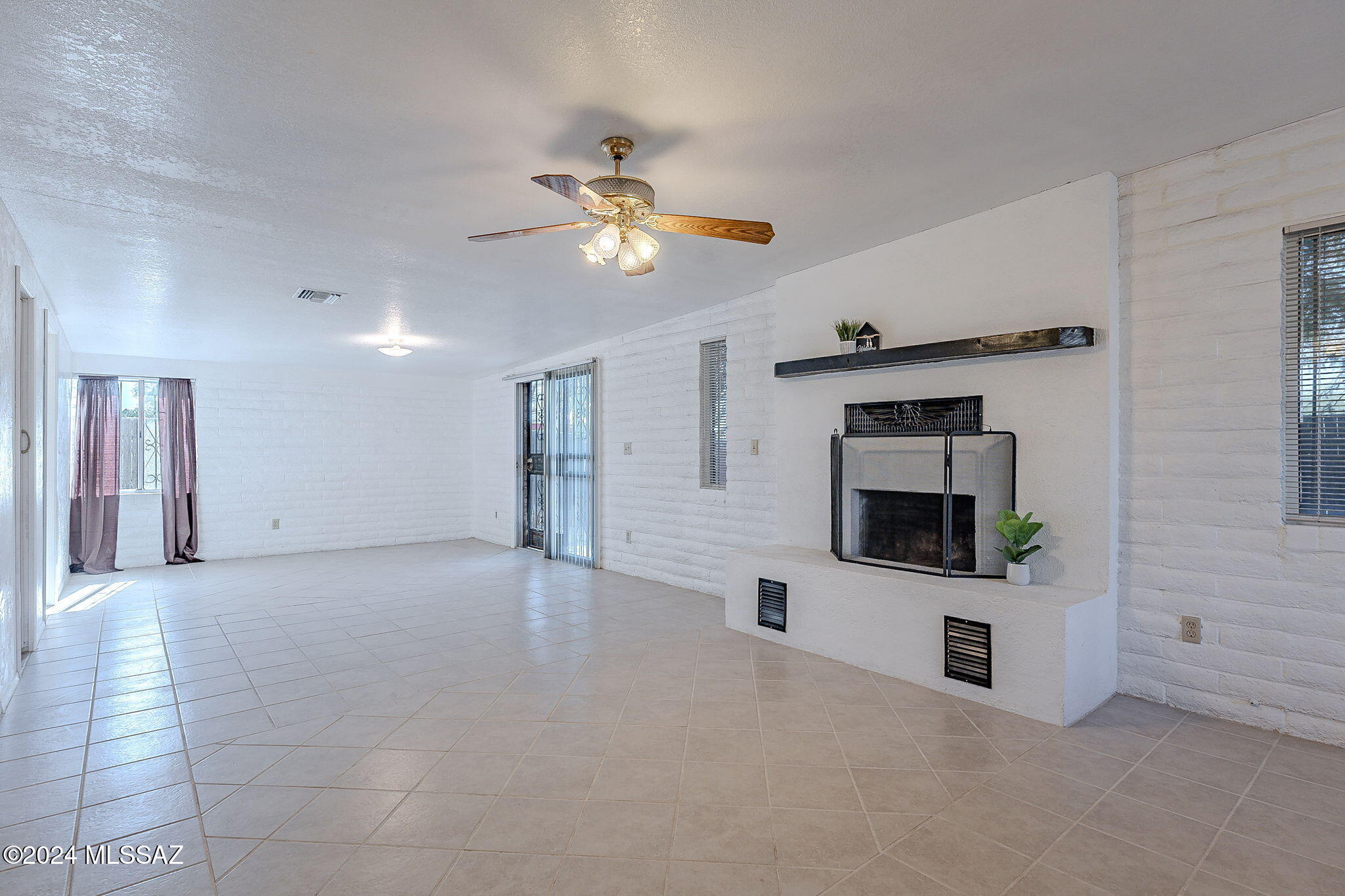 Bravo 1 (302-419) - Residential