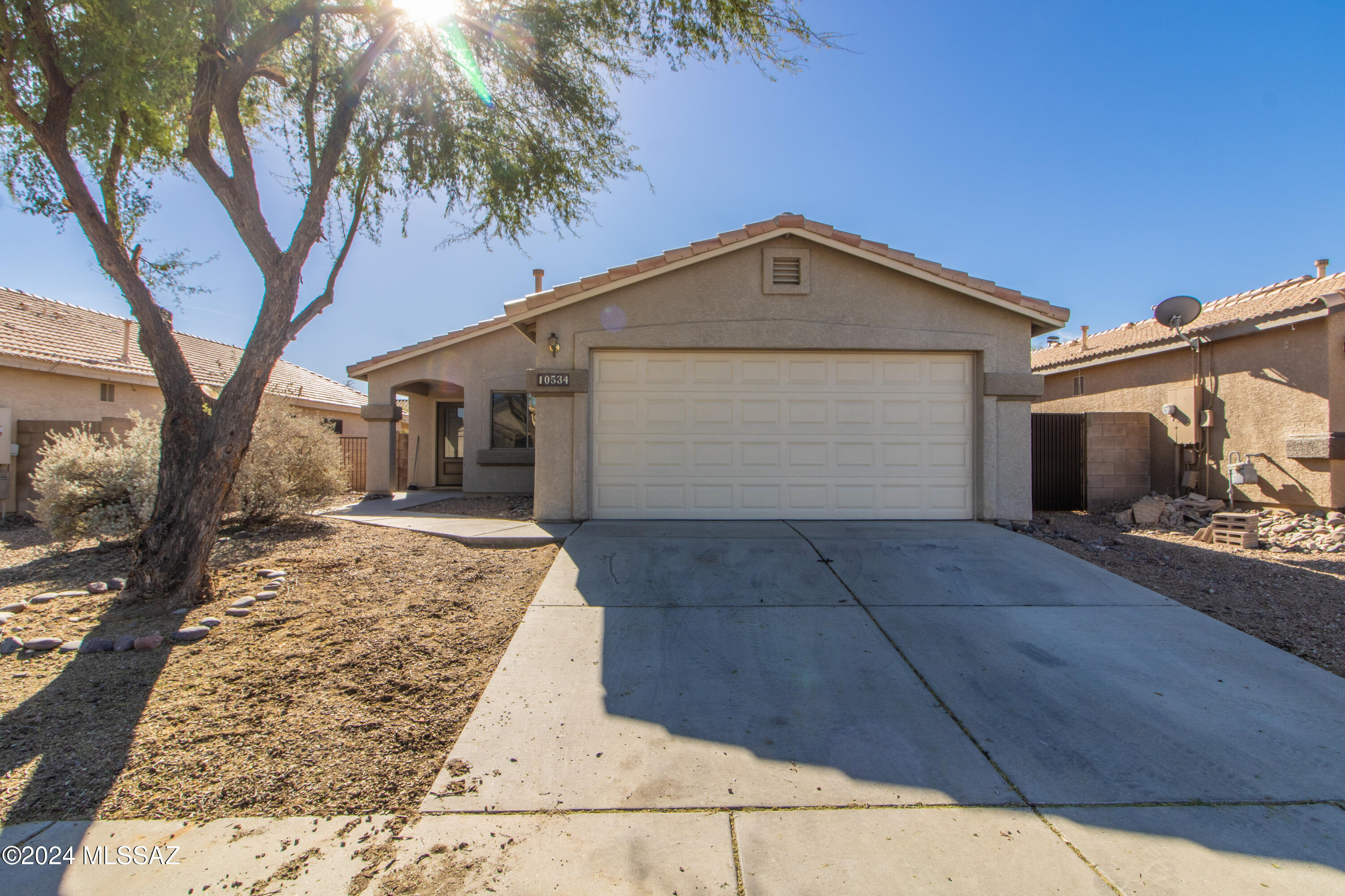 Charming Desert Willow Estates 3 bedroom and 2 bath Rental home in Rita ranch/Vail. This home features a great kitchen with plenty of counter space. Large living room with carpet. Covered patio with block wall. All appliances and washer and dryer included. 1 year minimum lease, non refundable $50 per adult application, $1800 security deposit, $150 with approved pet. Call today to schedule a showing!