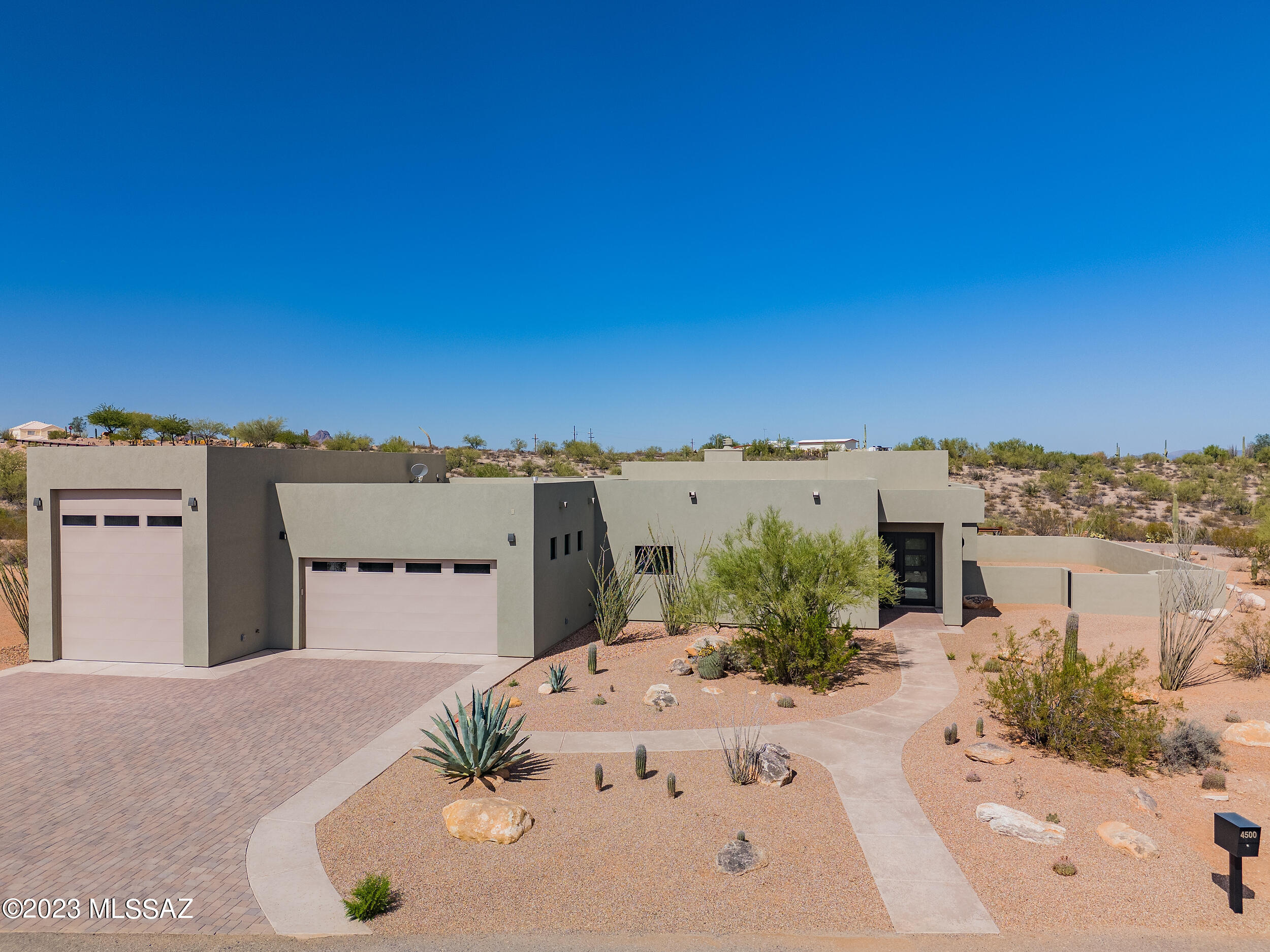 Las Rocas - Residential