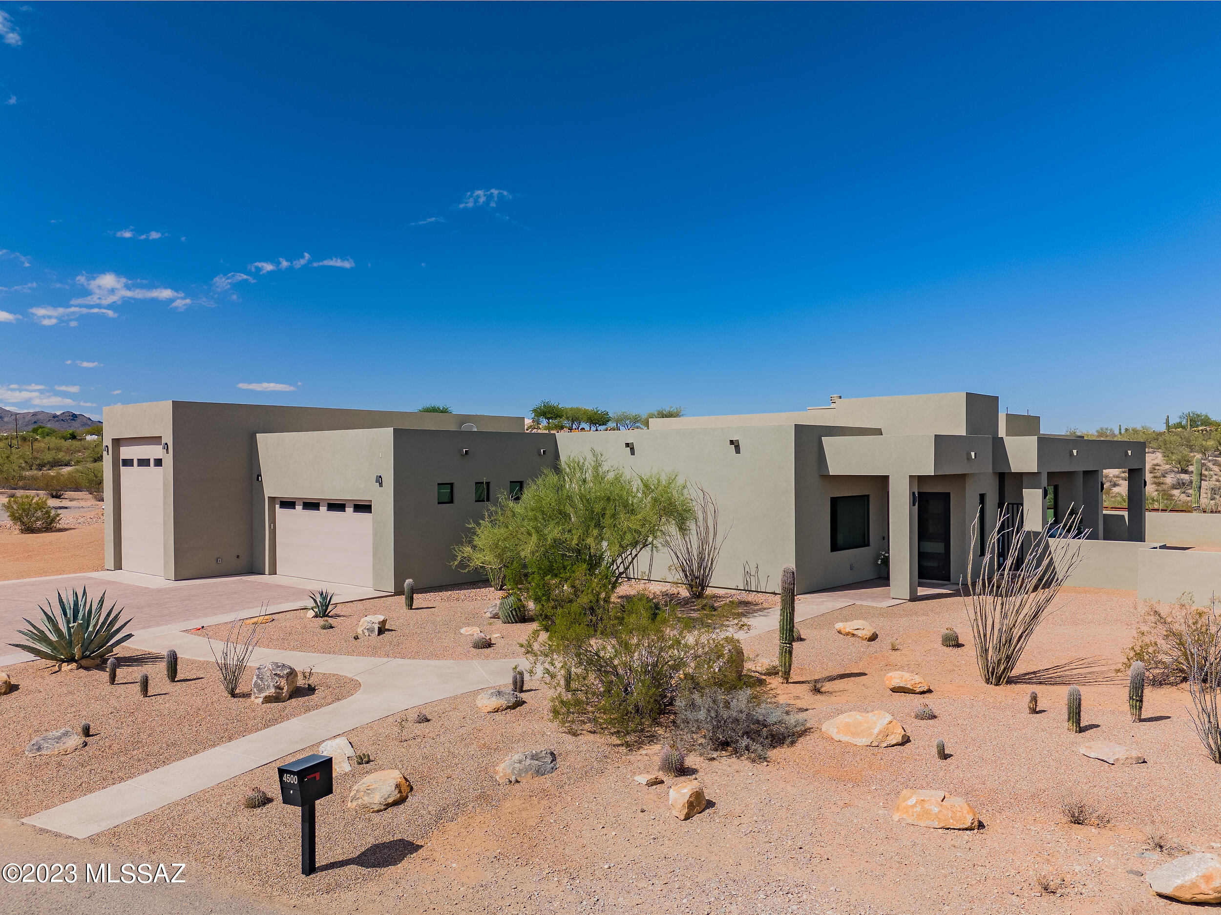 Las Rocas - Residential