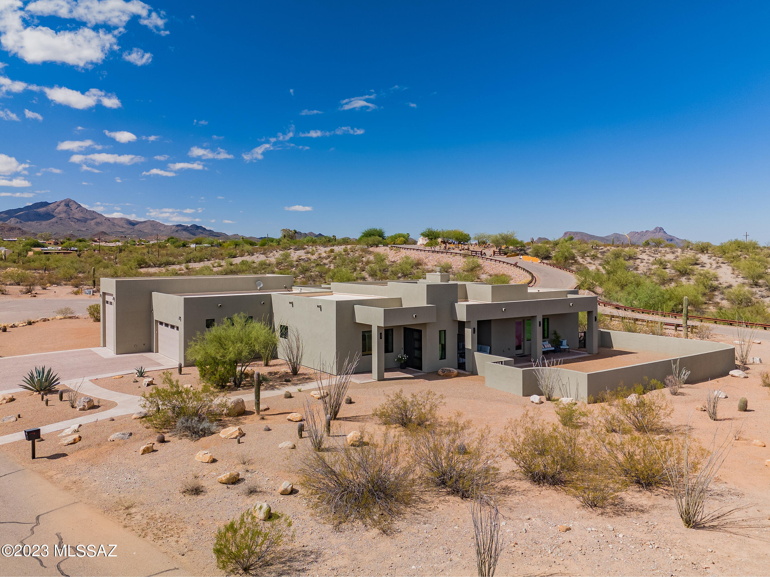 Las Rocas - Residential