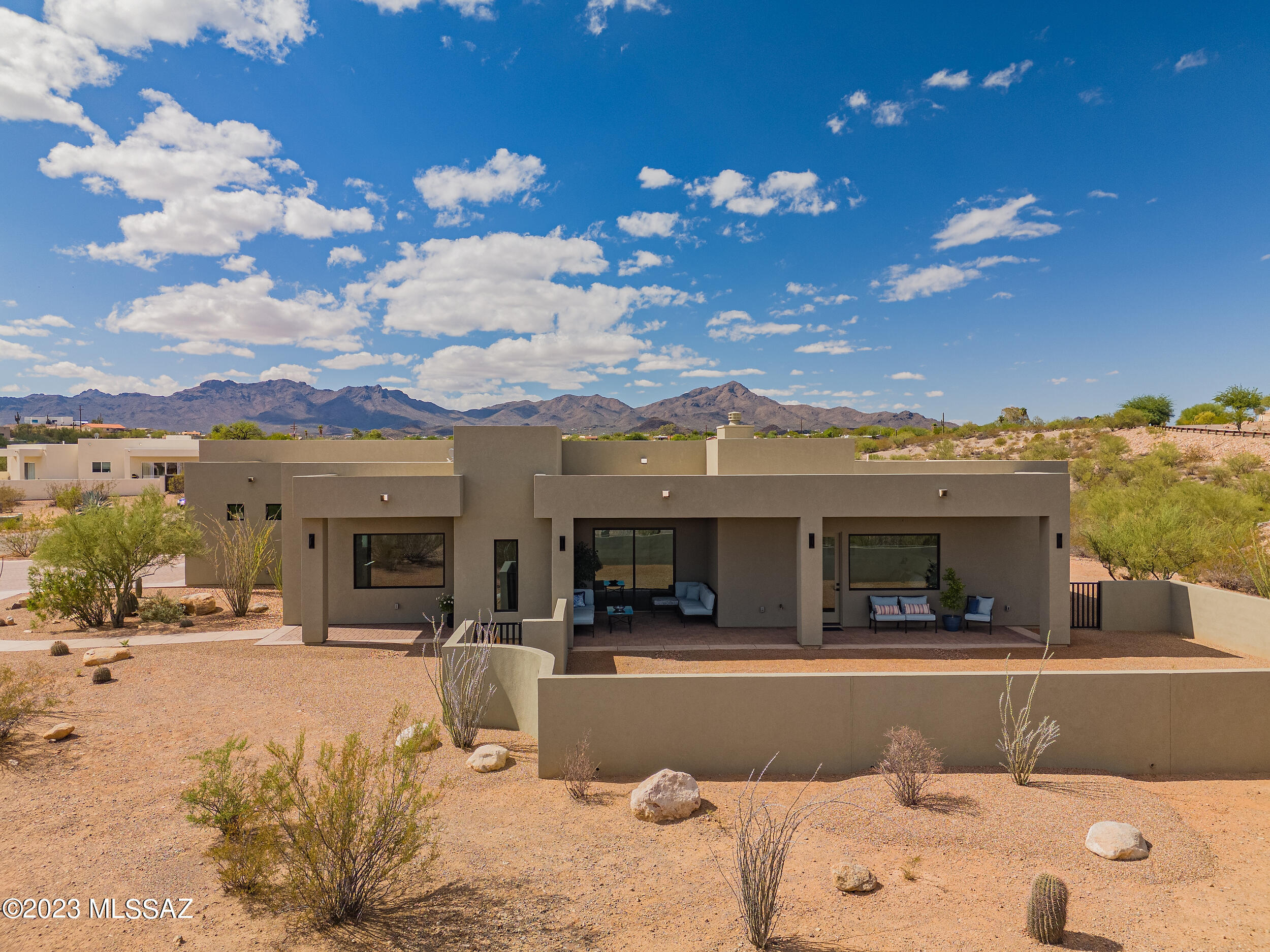 Las Rocas - Residential