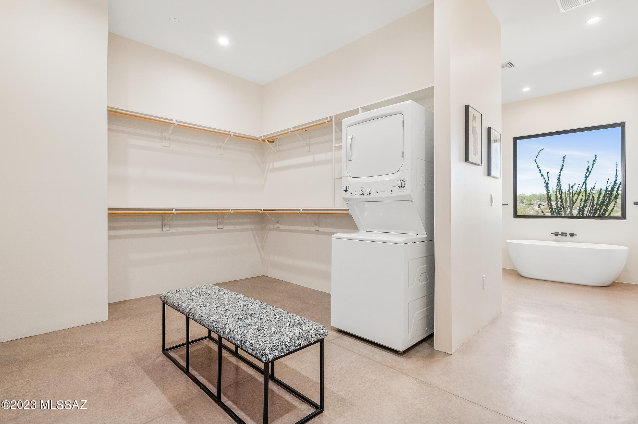 Las Rocas - Residential