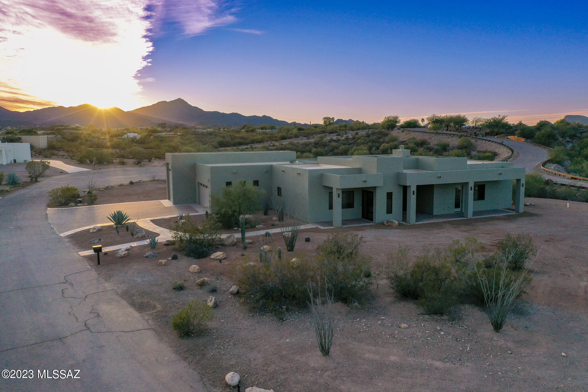 Las Rocas - Residential