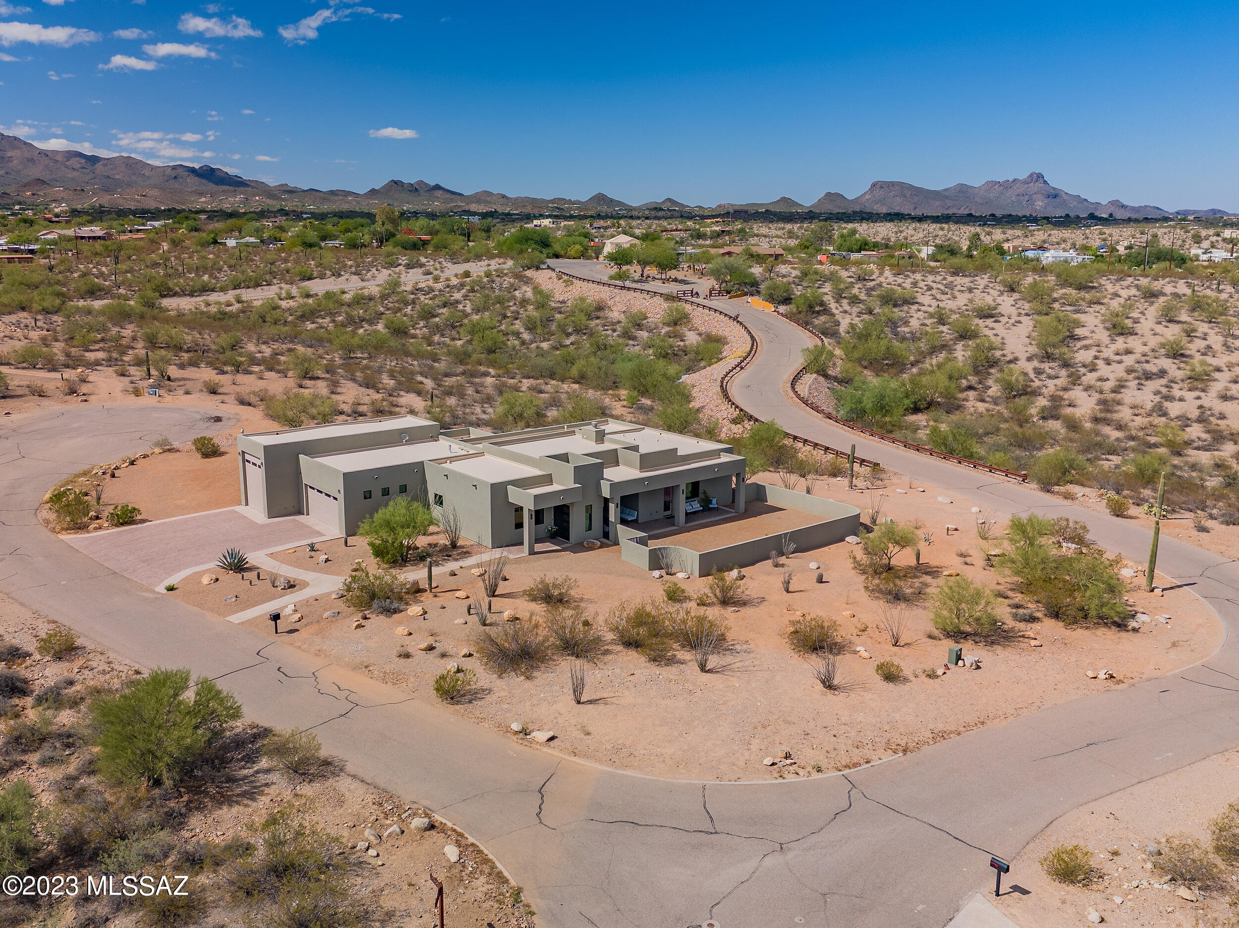 Las Rocas - Residential