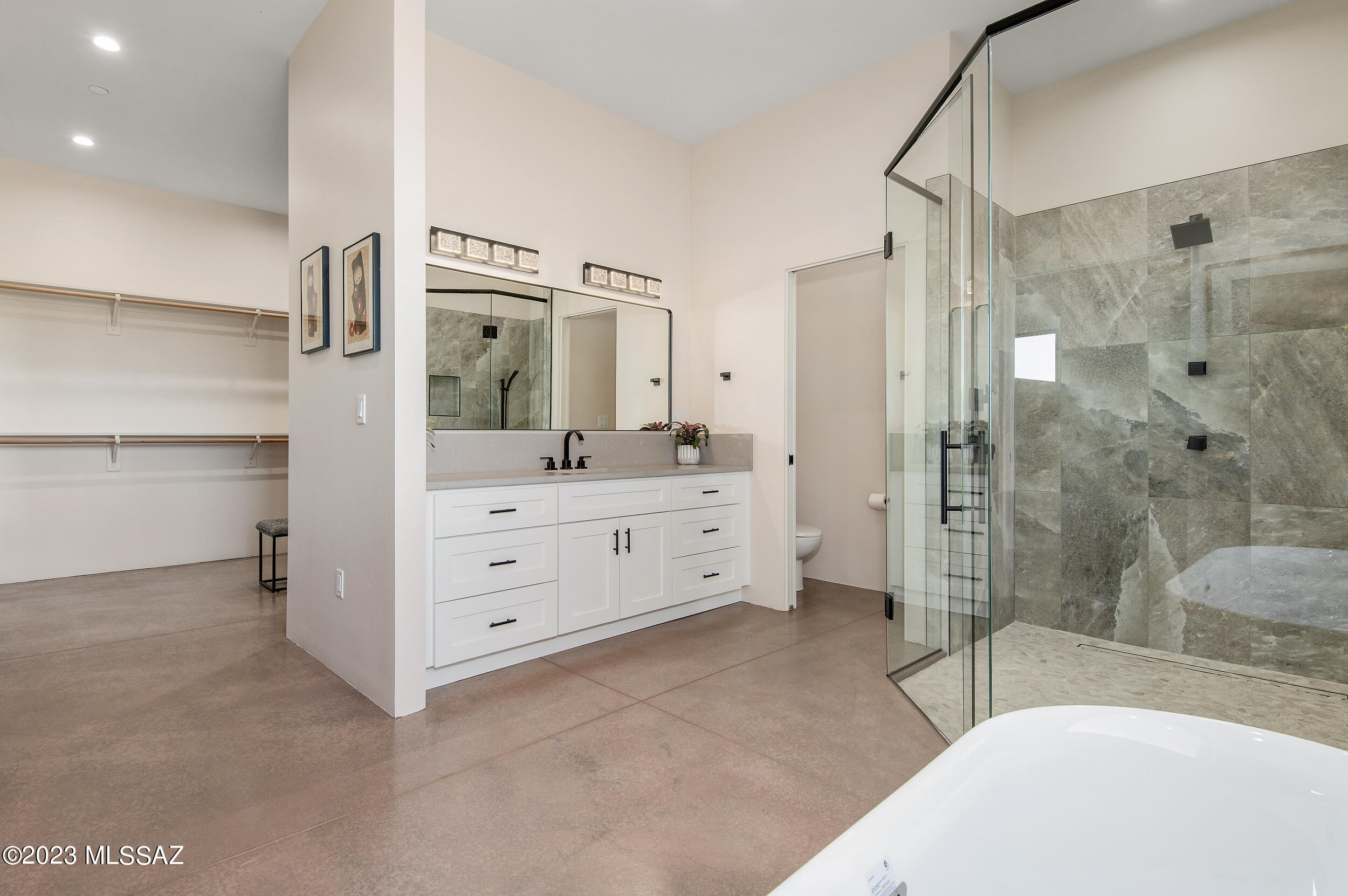 Las Rocas - Residential