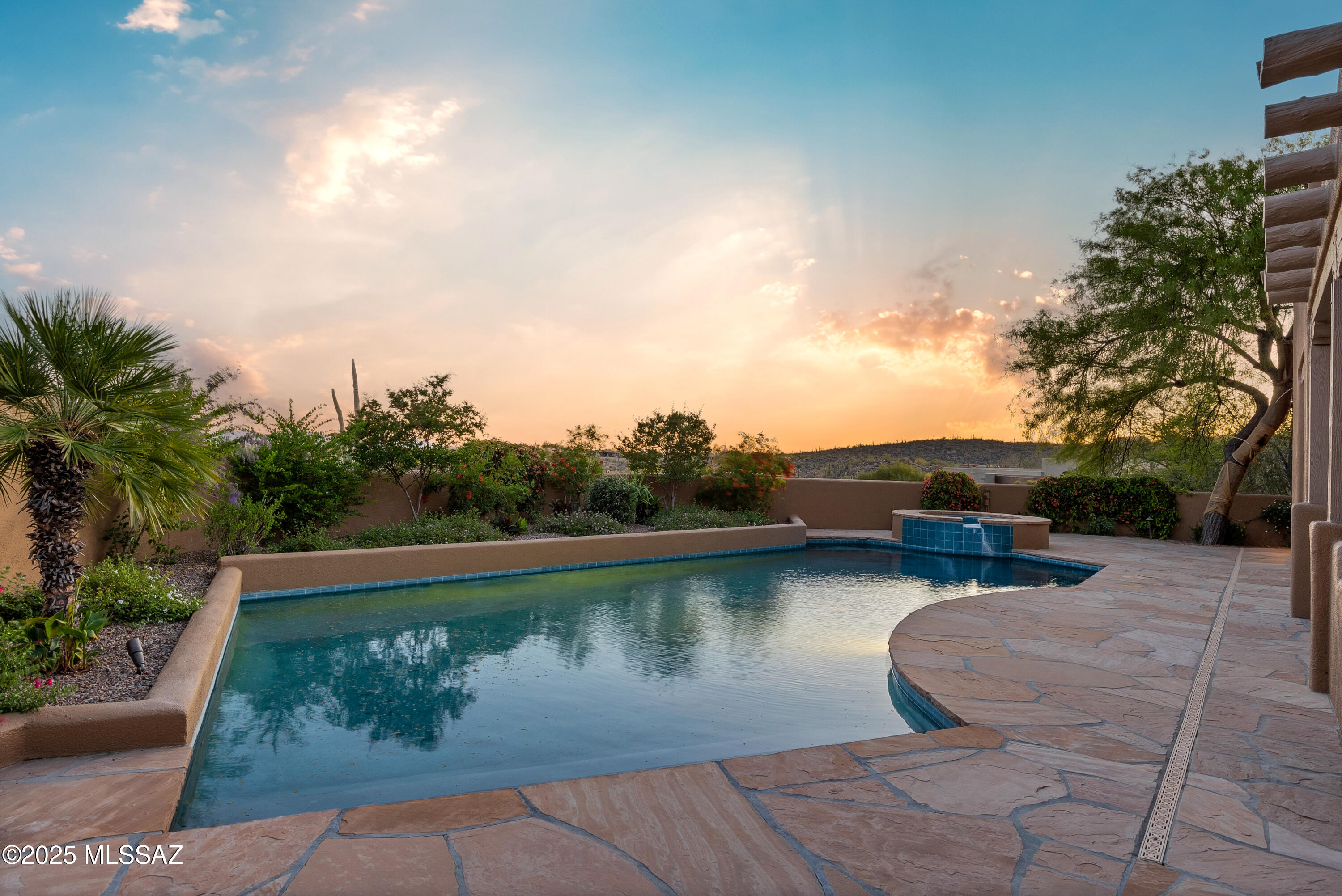 Honey Bee Ridge(The Estates At) - Residential
