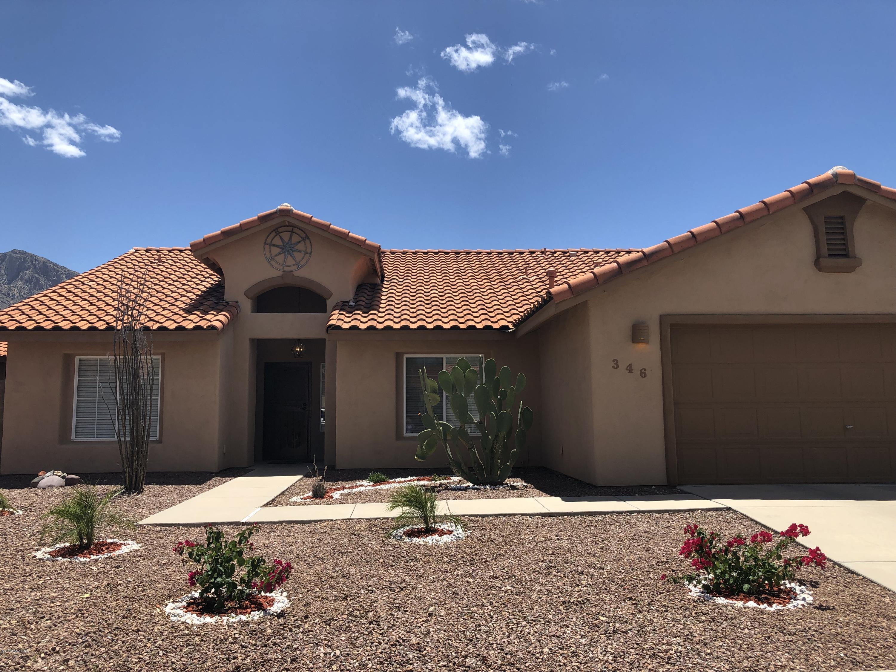 Beautiful 3bdr/2ba home in the heart of Oro Valley minutes to shopping, restaurants, hiking, biking and more!
Tile floors throughout except for bedrooms.
Greatroom w/vaulted ceilings, open kitchen concept w/stainless steel appliances and Induction cooktop!
Split bedroom floorplan.
Extended covered patio w/stunning mountain views.
This home will not last long!
Tenant responsible for hand watering front yard planting weekly. Owner will leave hose.