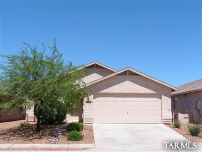 This well maintained home in Rita Ranch features open floor plan with two car garage, separate living and family room, neutral colors, Maple cabinets, all appliances, Master bath with dual sinks, walk-in closet & Jacuzzi Garden tub. Extended covered patio in backyard. Pets are subject to approval *** RENTAL RATE REFLECTS A $65 CONCESSION IN EXCHANGE FOR TENANTS AGREEMENT TO CHANGE HVAC FILTERS MONTHLY. RENTAL RATES ARE $65/MO HIGHER THAN STATED W/O CONCESSION.***