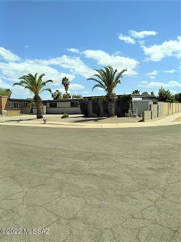 Hearthstone Hills beauty, Wall to Wall renovation just 2 yrs ago! Only half mile to grocery, fitness, coffee etc. at Harrison & Golf Links, and 10 min to DM!  Beautiful fireplace warms the open Living Room, Epoxy Counters in kitchen & bathrooms, wood look tile floors, modern fixtures/lighting. Open space off main Dining Area for Office/play area w/barn door. Dual Pane windows, recent A/C & gas water heater.  Master Br Door w/screened side doors opens to rear patio. Spacious front of house kitchen/breakfast/dining area w/bay window.  Artificial turf /pavers in back yard, it's an open slate for Buyer' s desires.  2-car carport w/entry to laundry room. Outside storage room, corner lot w/ space to park third vehicle.  The pictures tell alot of the story here.  Put this on the ''Must See'' list