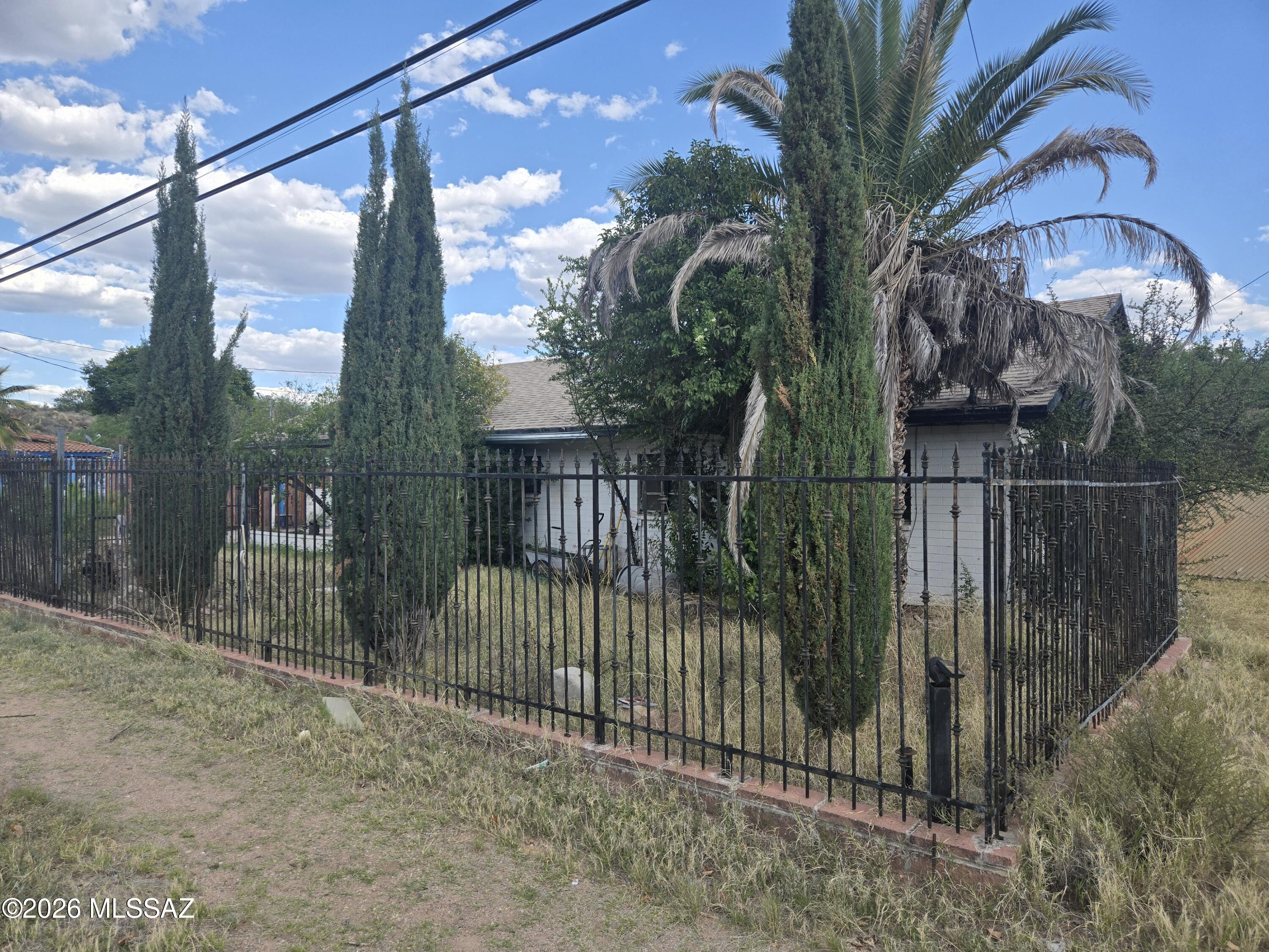 Spacious 5-bedroom home built in 1960, offering great potential for investors or buyers looking to create their dream property. Situated on a highly desirable main road, this property provides excellent accessibility and visibility. Conveniently located near the Mexican border, making it ideal for those who value proximity for travel or business.

This home is a true fixer-upper and will require significant repairs and updates, but with the right vision, it can be transformed into a fantastic residence or income-producing property given a multi-family zone. Generous layout with ample room to reimagine living spaces, bedrooms, and more.

Opportunity awaits--bring your tools and creativity to unlock this home's full potential!

Roof was redone 5 years ago and comes with warranty.

''