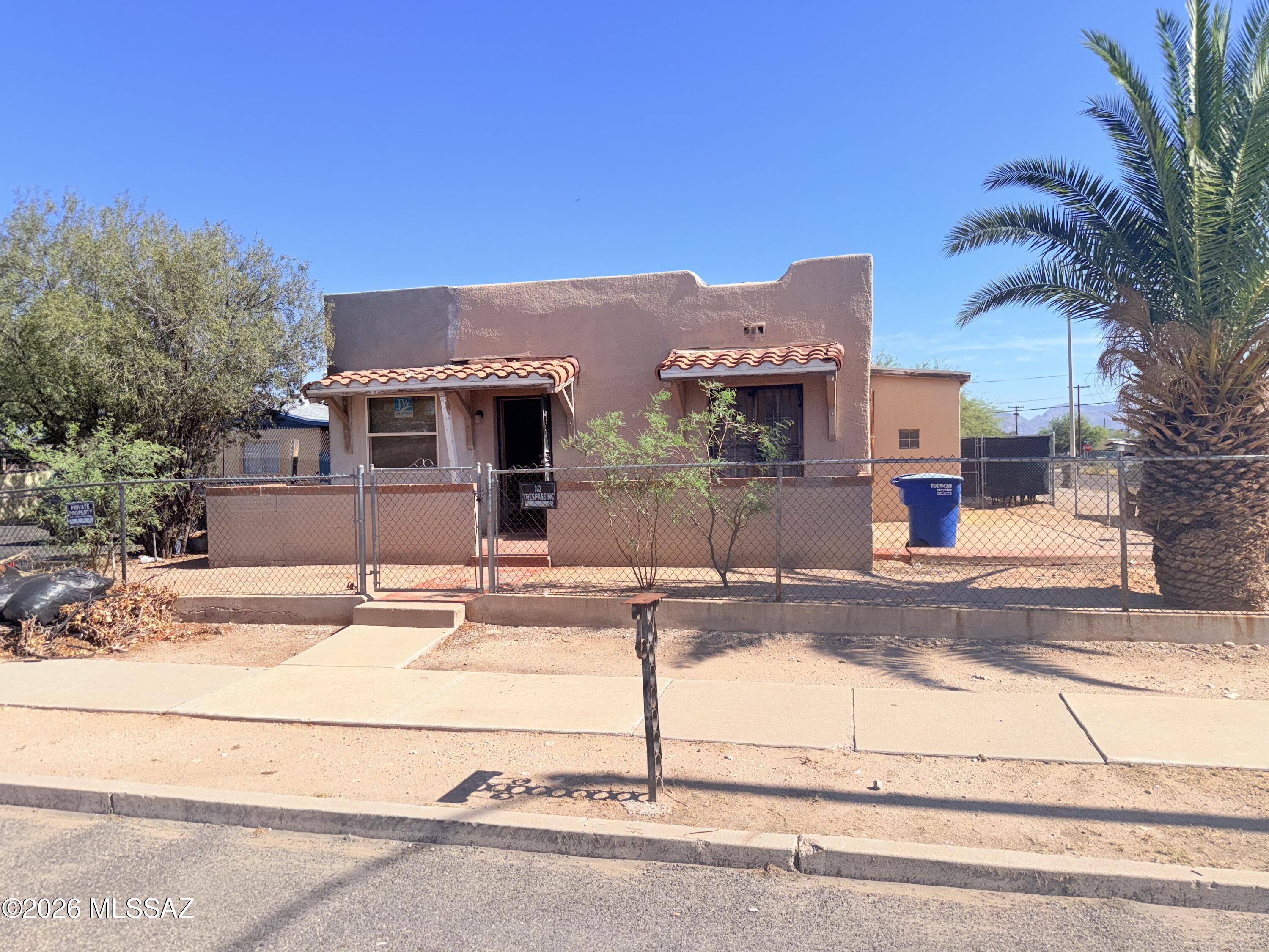 Check out this property offering endless potential! Ideally situated near downtown Tucson, major transportation routes, shopping, dining, and local parks, this home provides an excellent opportunity for homeowners and investors alike. Set on a generously sized lot, the property offers ample outdoor space for entertaining, gardening, recreation, or future improvements. Inside, you'll find a blank canvas - ready to be renovated and brought back to life! 

The home's central location provides easy access to Tucson's vibrant cultural and recreational amenities while maintaining the character and charm of an established neighborhood. Whether you're searching for a primary residence or an investment opportunity, this property delivers exceptional value and versatility. Schedule today!